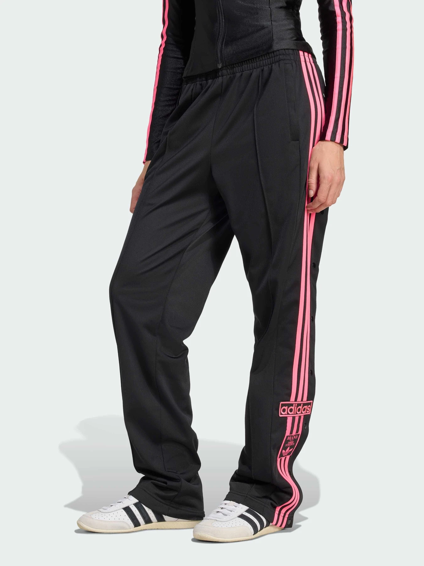 Брюки Adidas Adicolor модель JV7514 Брюки Adidas Adicolor модель JV7514 Фото