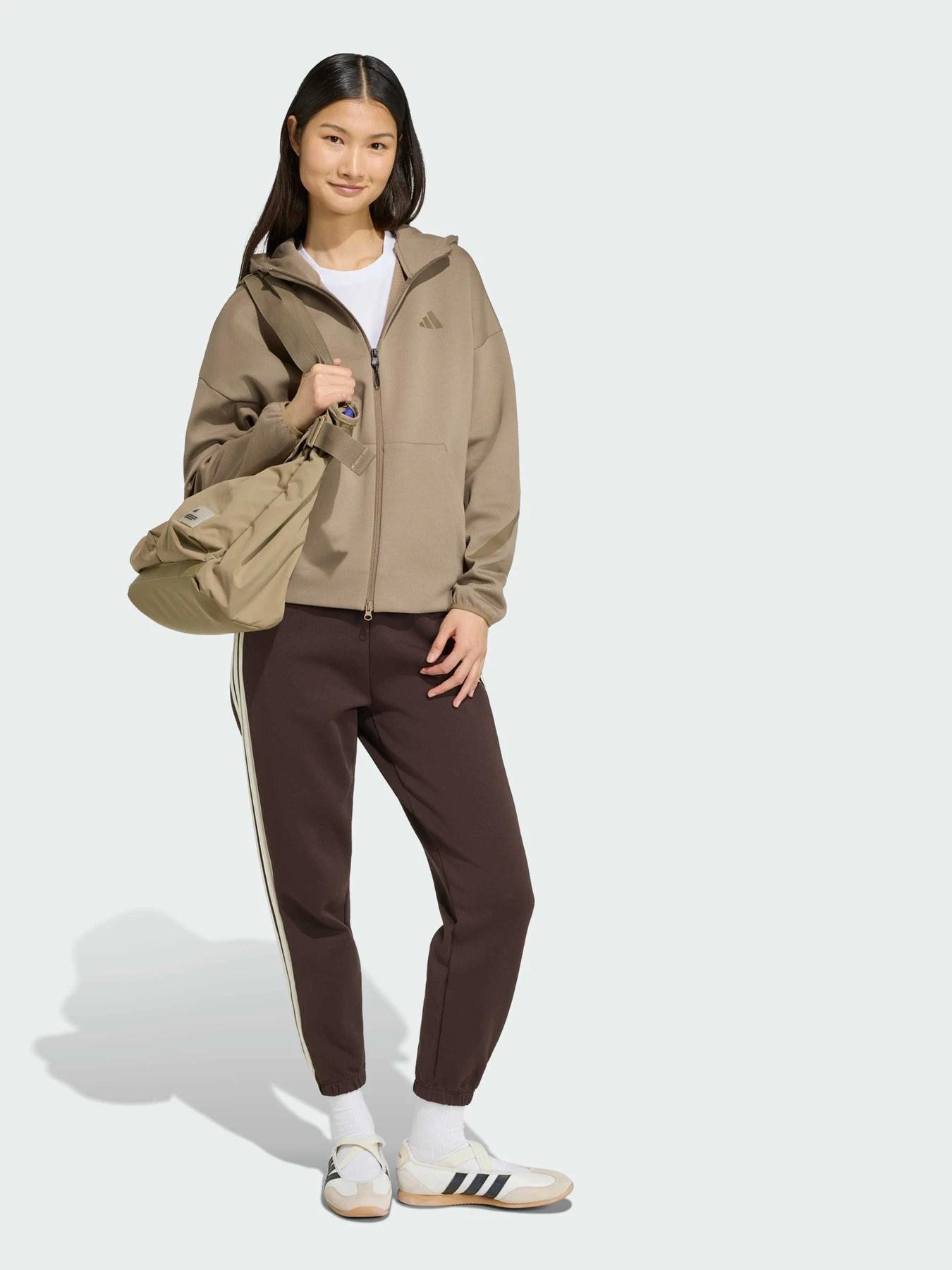 Худи и свитшоты Adidas ZNE модель KF6330 Худи и свитшоты Adidas ZNE модель KF6330 Фото