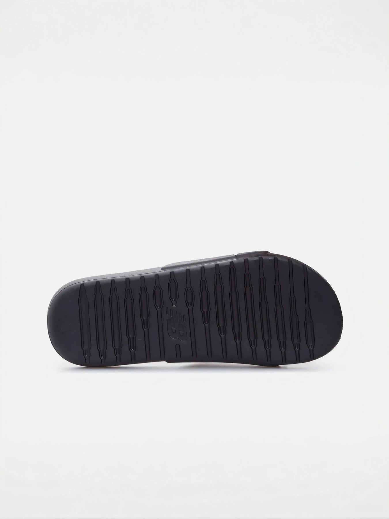 Шлёпанцы New Balance модель SUF100A1 Шлёпанцы New Balance модель SUF100A1 Фото