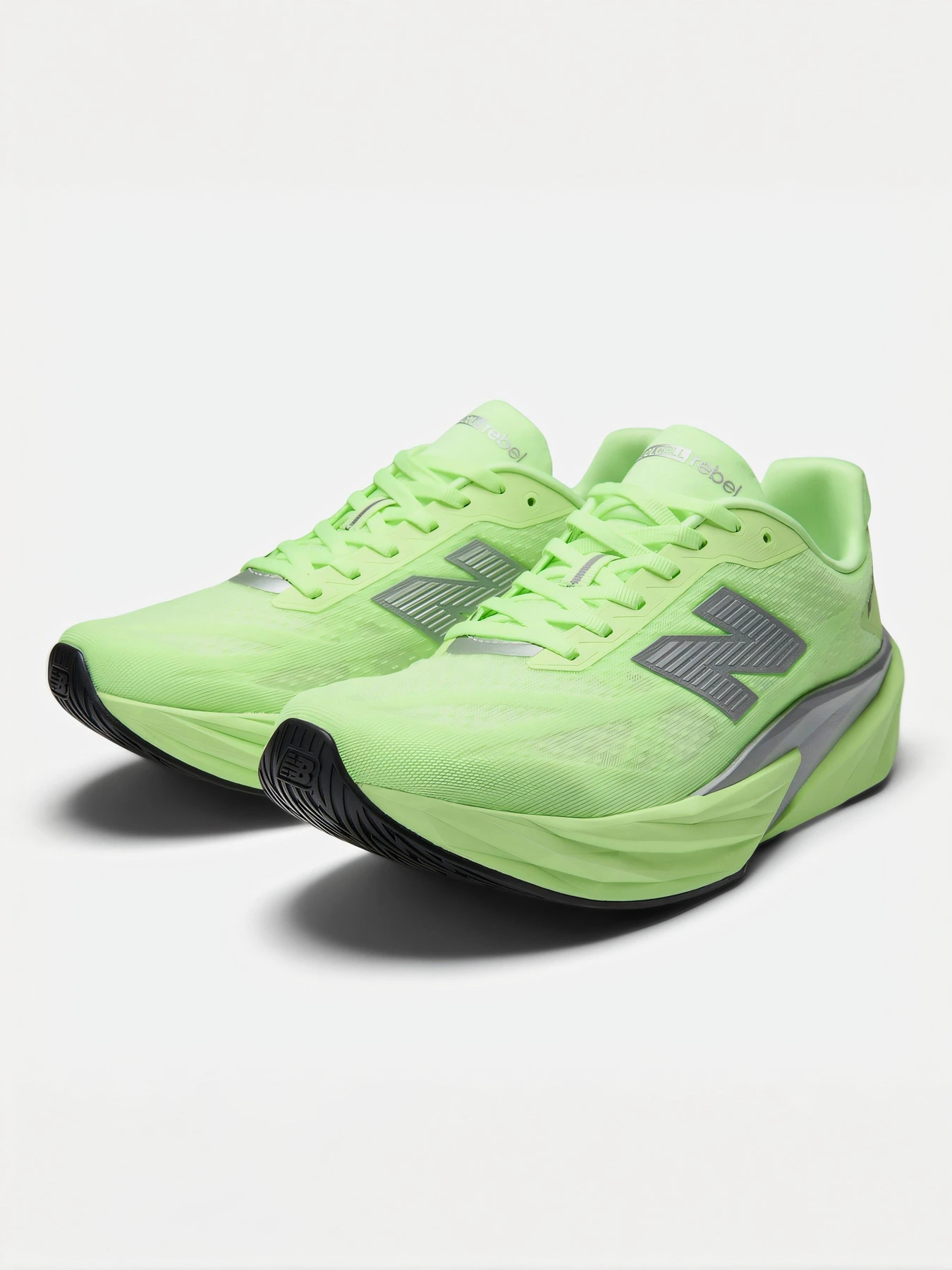 Кроссовки New Balance модель MFCXLZ5 Кроссовки New Balance модель MFCXLZ5 Фото
