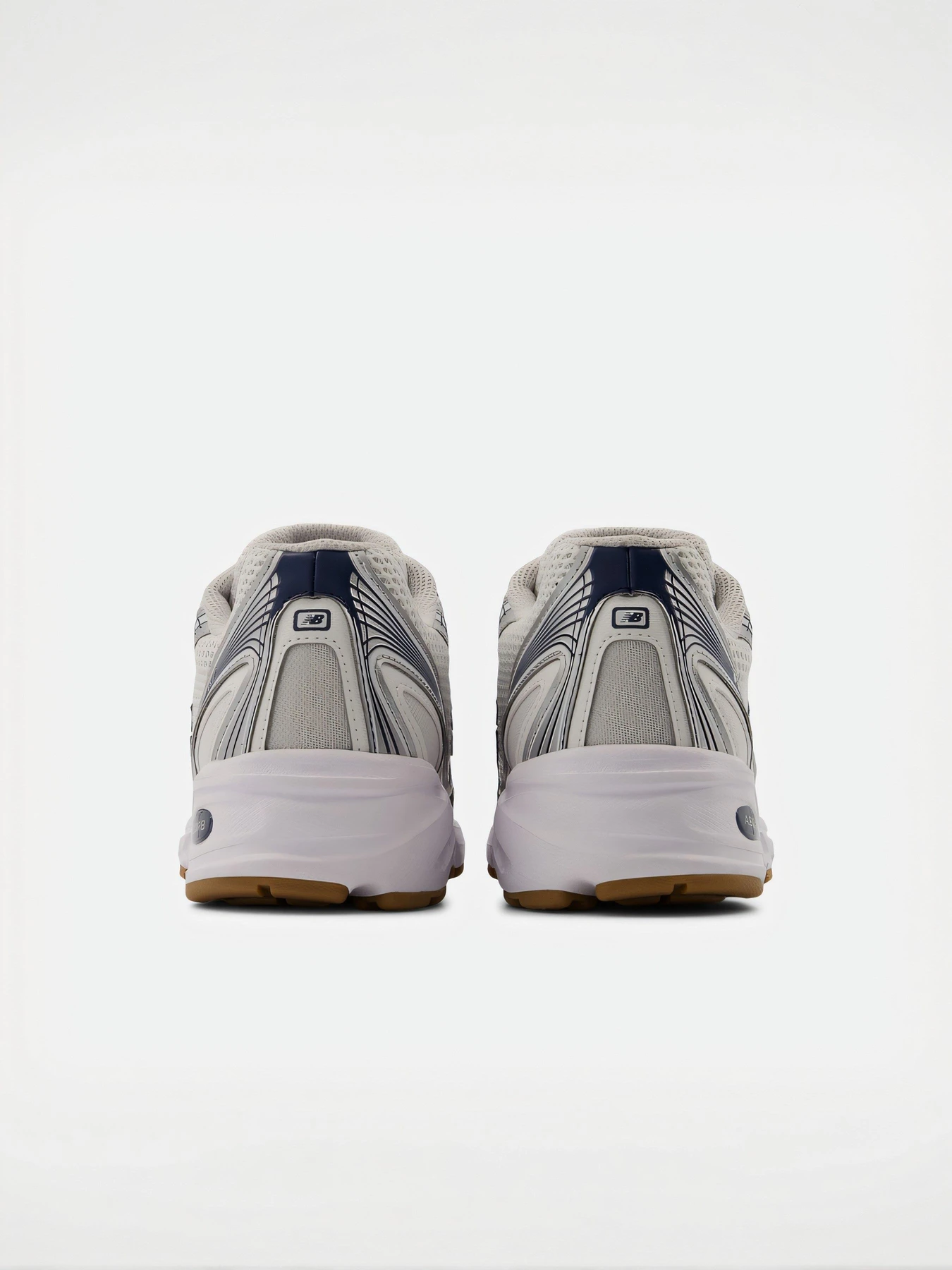 Кроссовки New Balance модель U740SN2 Кроссовки New Balance модель U740SN2 Фото