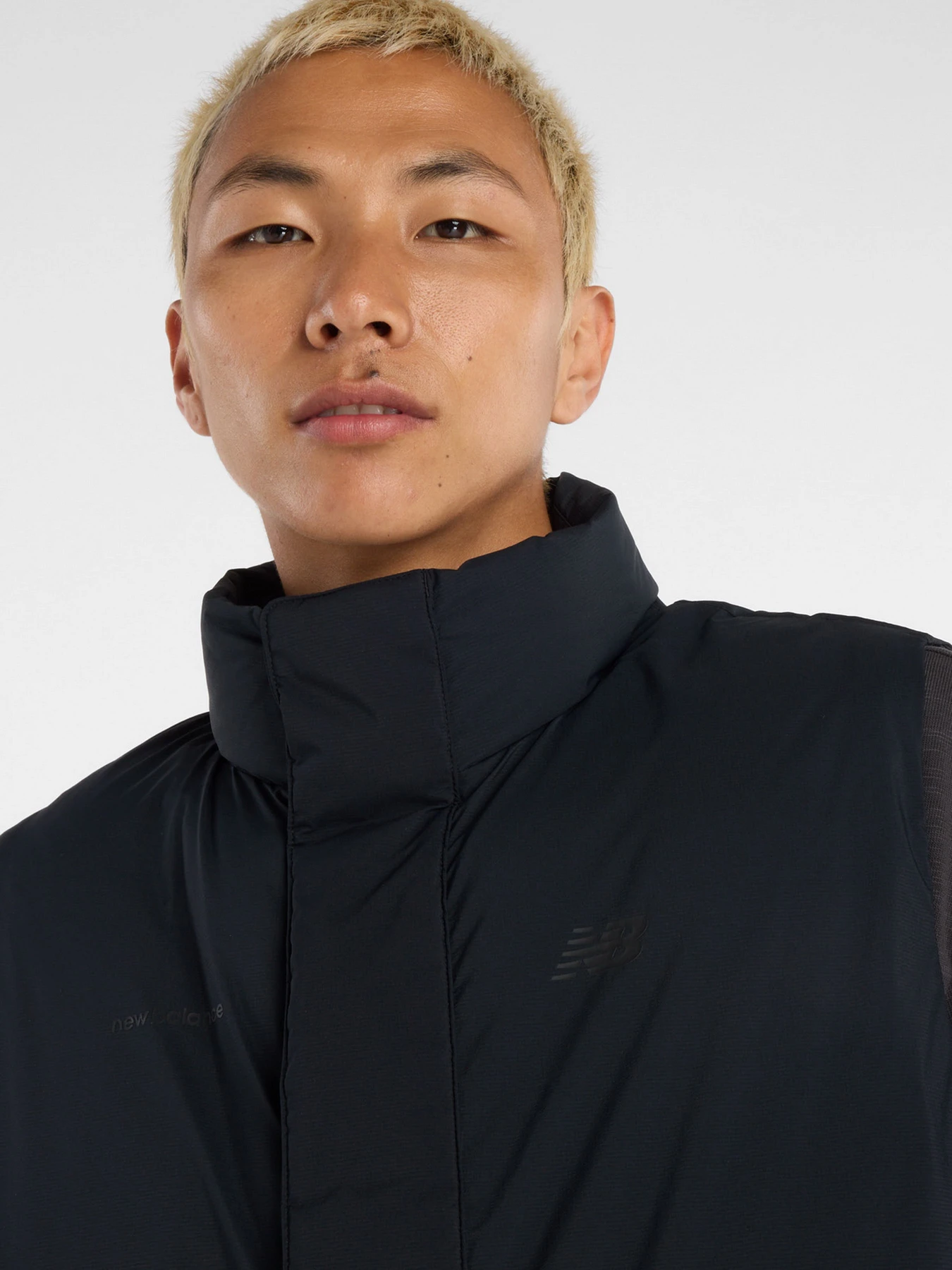 Куртки та дублянки New Balance Grey Down модель AMV53624BK Куртки та дублянки New Balance Grey Down модель AMV53624BK Фото