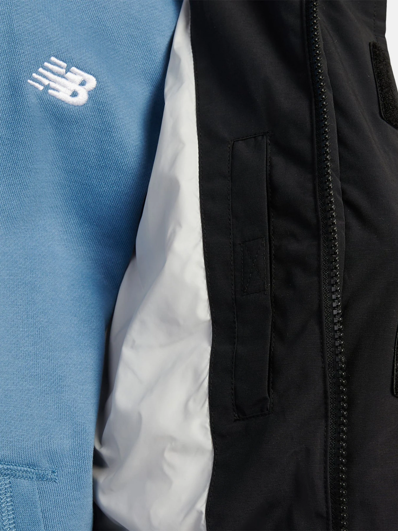 Куртки та дублянки New Balance WADDED PUFFA COAT модель LAKB0287BK Куртки та дублянки New Balance WADDED PUFFA COAT модель LAKB0287BK Фото
