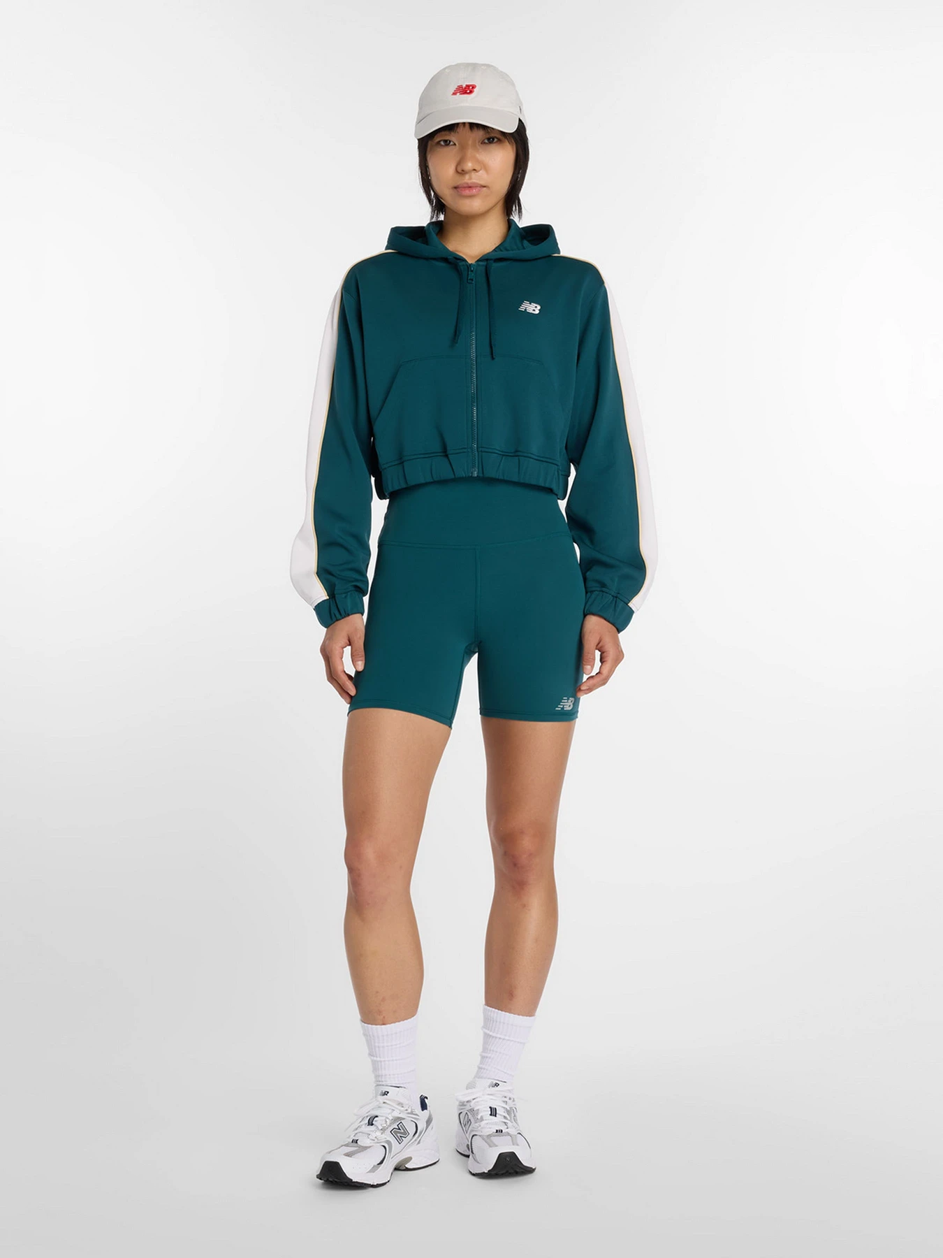 Худи и свитшоты New Balance модель WJ61B759AAV Фото