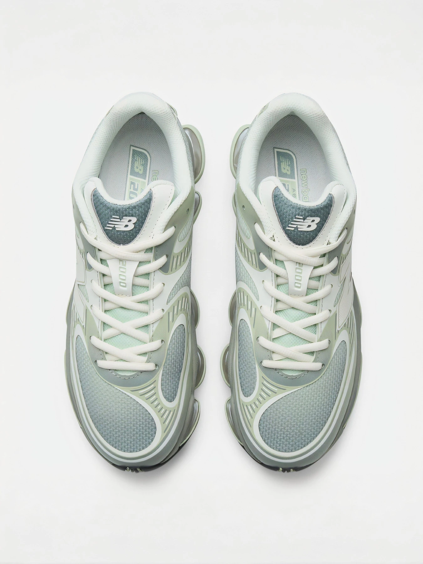 Кроссовки New Balance модель U20002UU Кроссовки New Balance модель U20002UU Фото