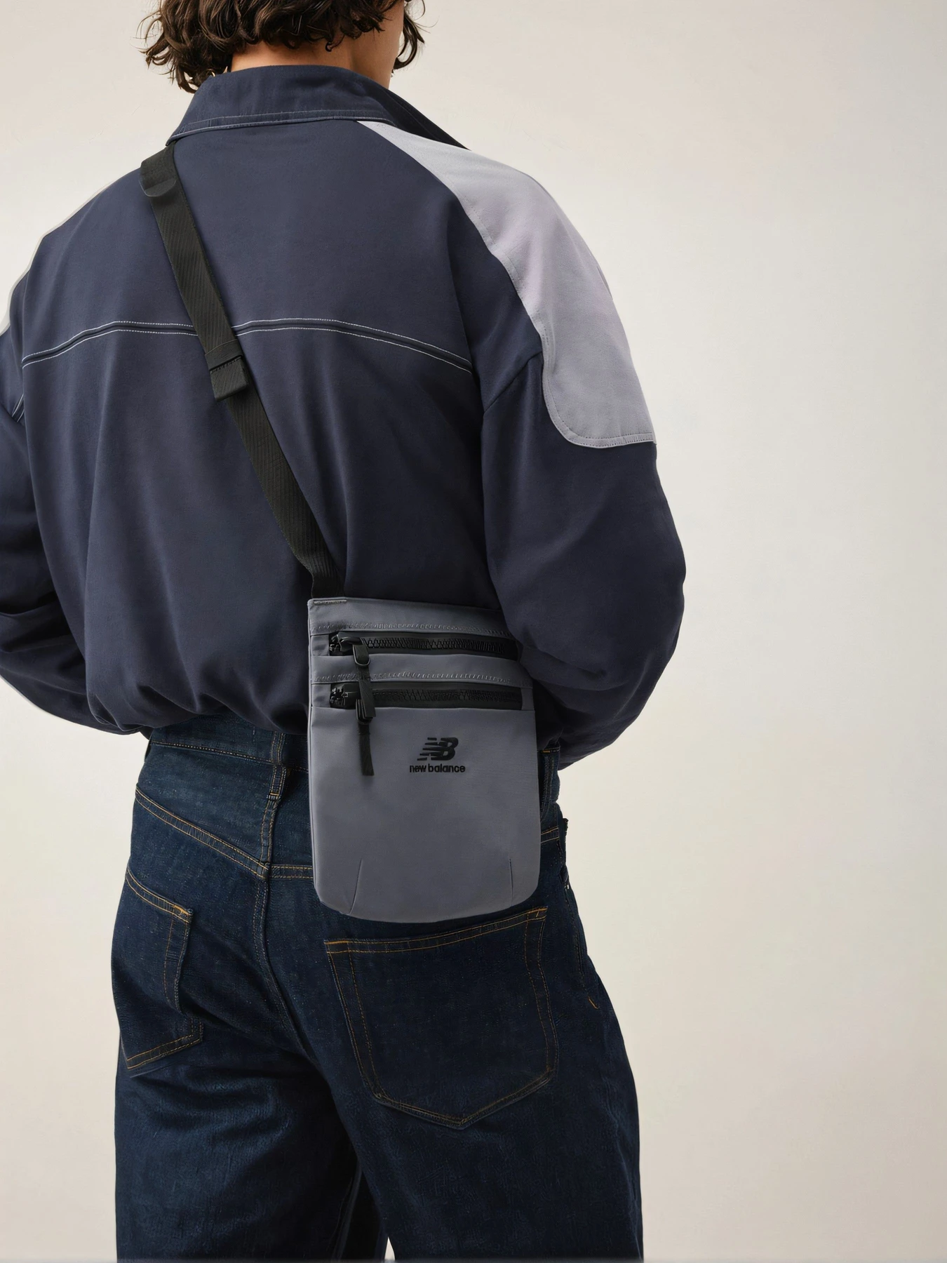 Сумки New Balance Urban Sling Bag модель AC54993AA9 Сумки New Balance Urban Sling Bag модель AC54993AA9 Фото