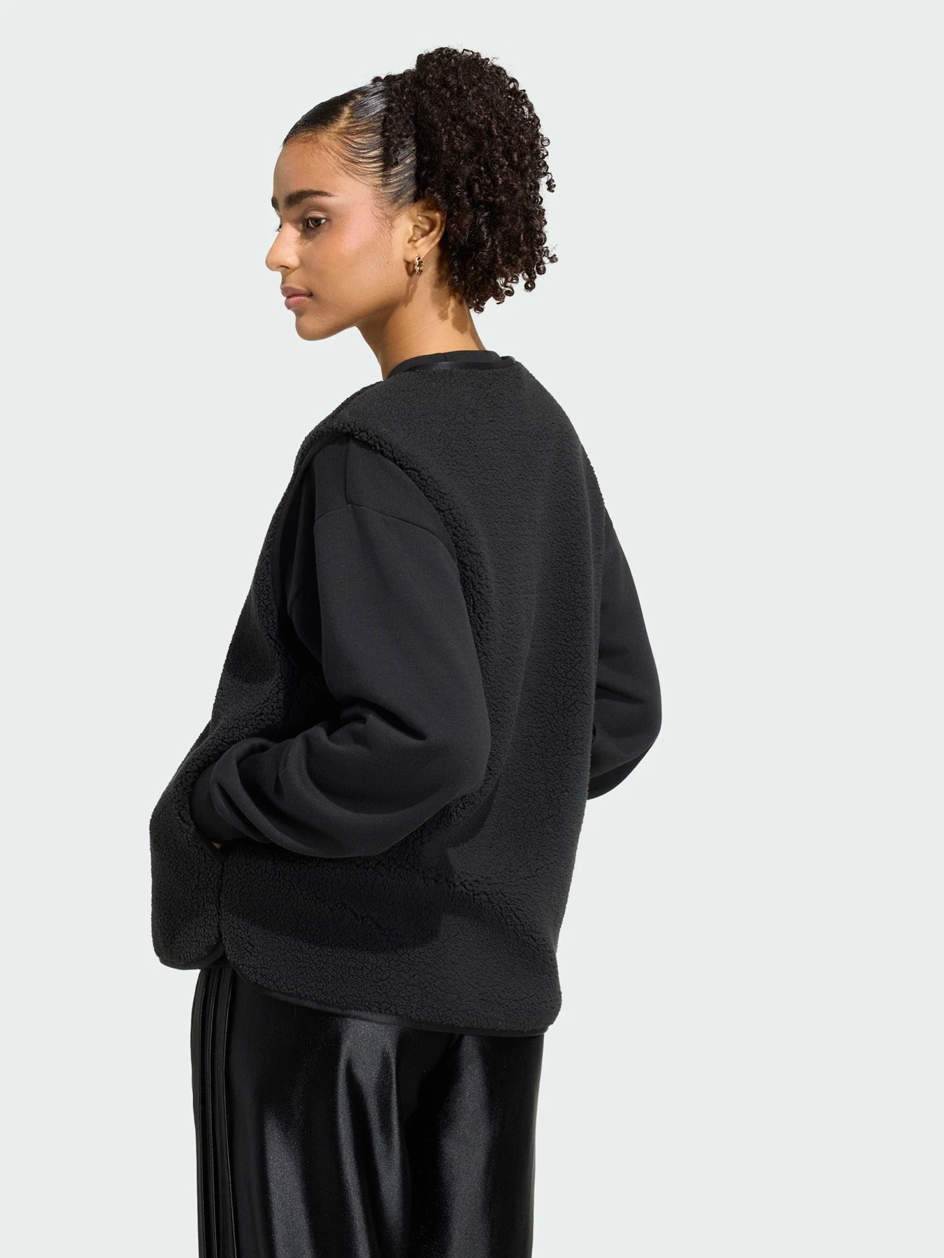 Куртки и дубленки Adidas модель KT0436 Фото