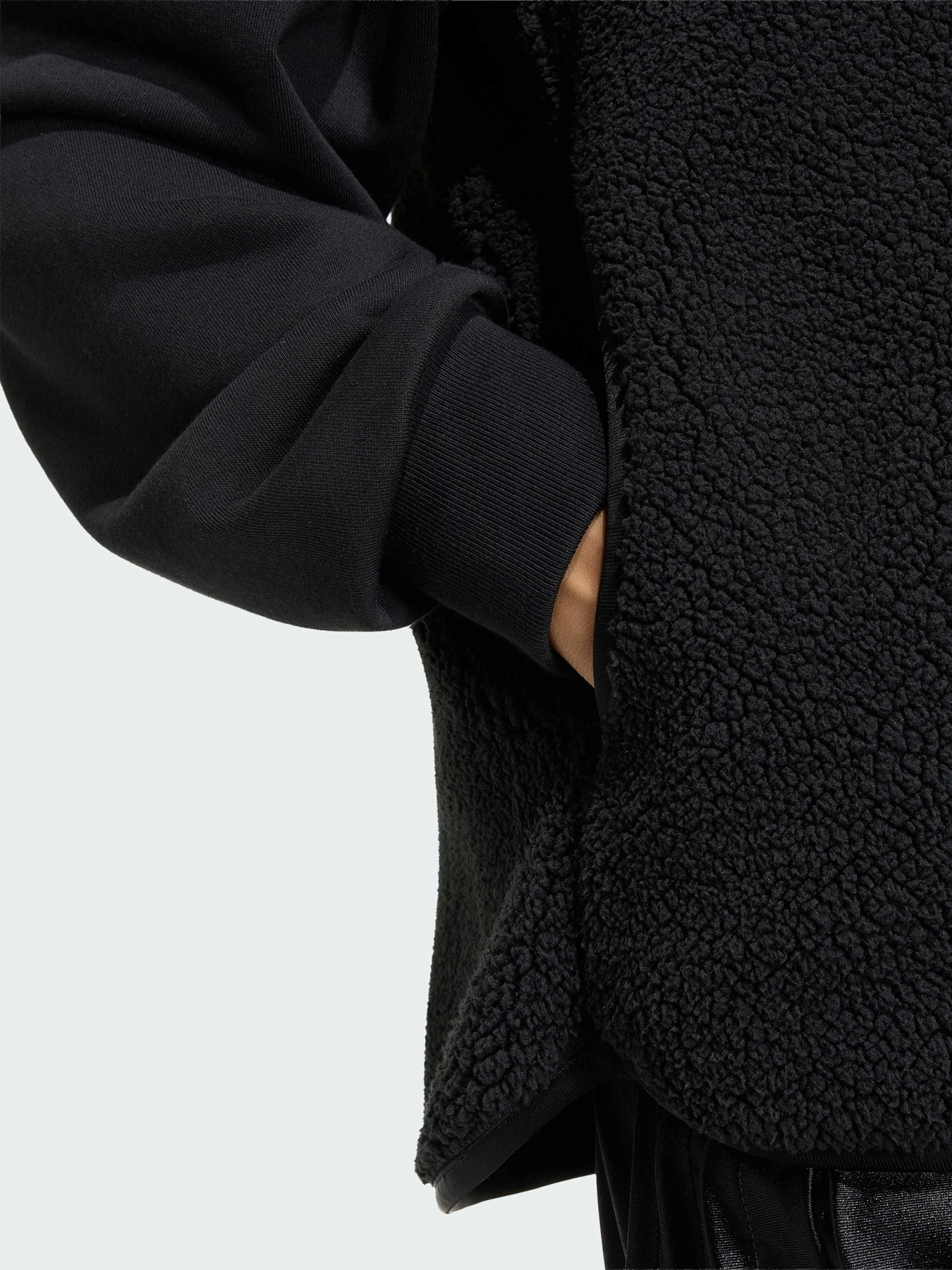 Куртки и дубленки Adidas модель KT0436 Фото