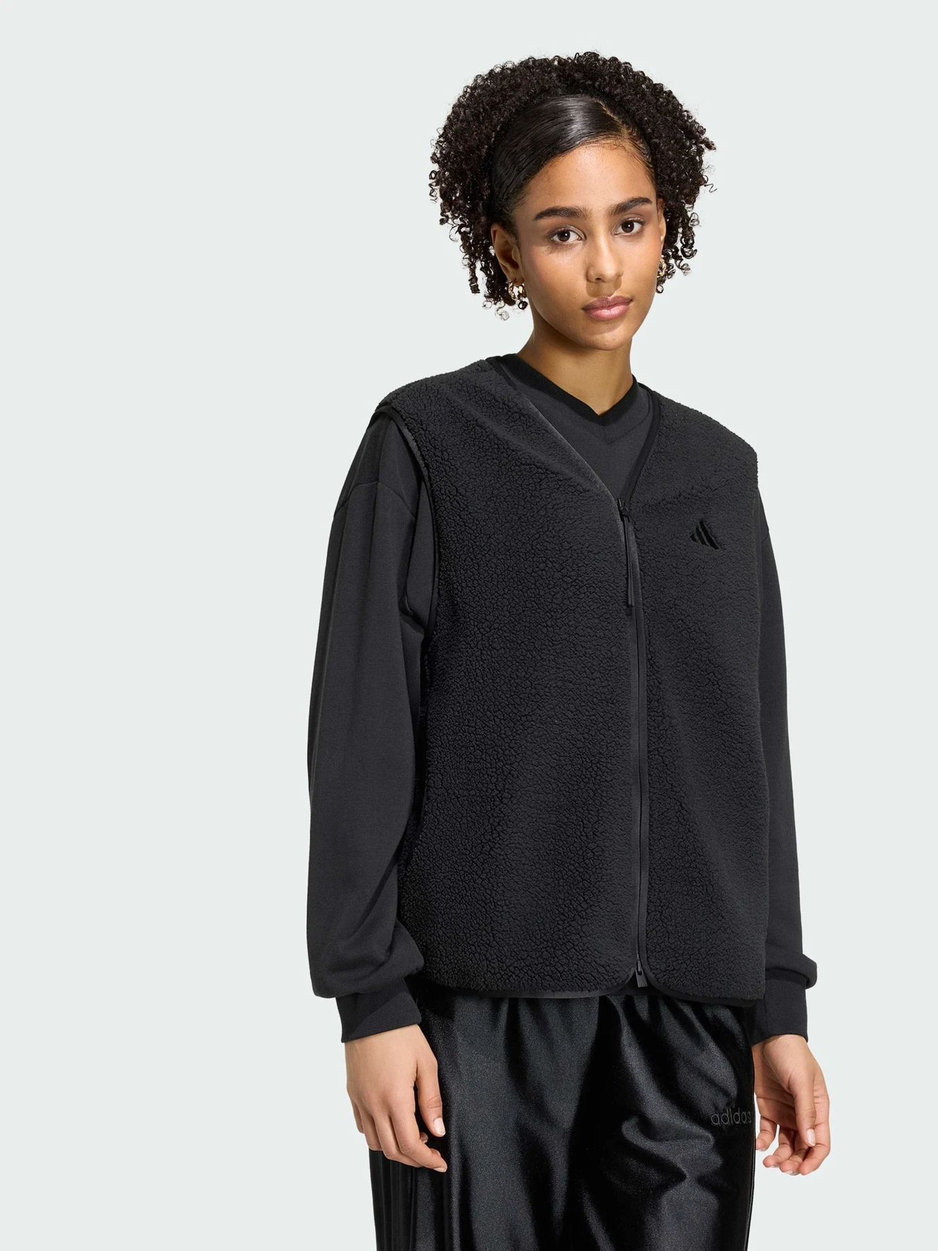 Куртки и дубленки Adidas модель KT0436 Фото