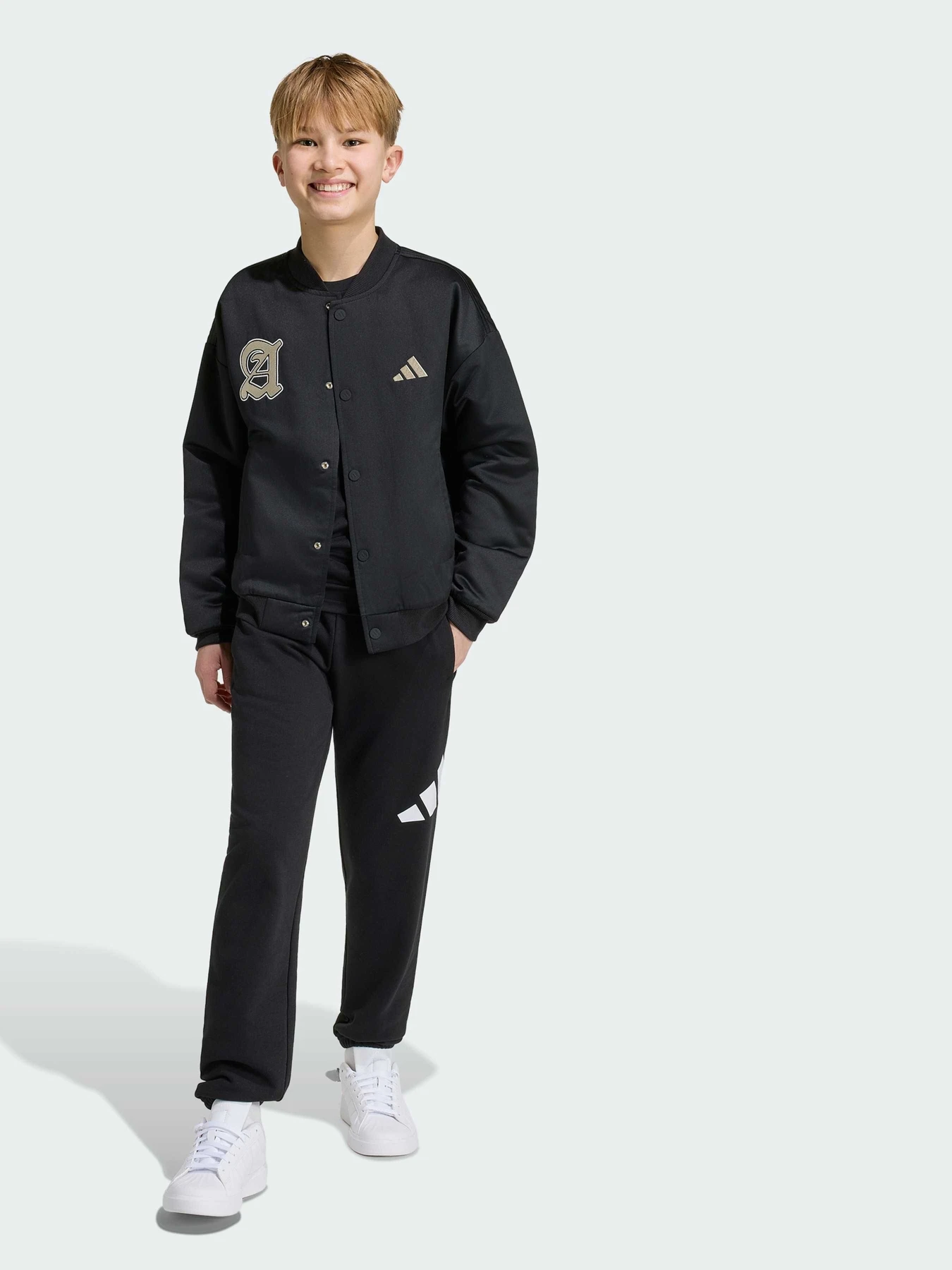 Куртки та дублянки Adidas модель KH0188 Фото