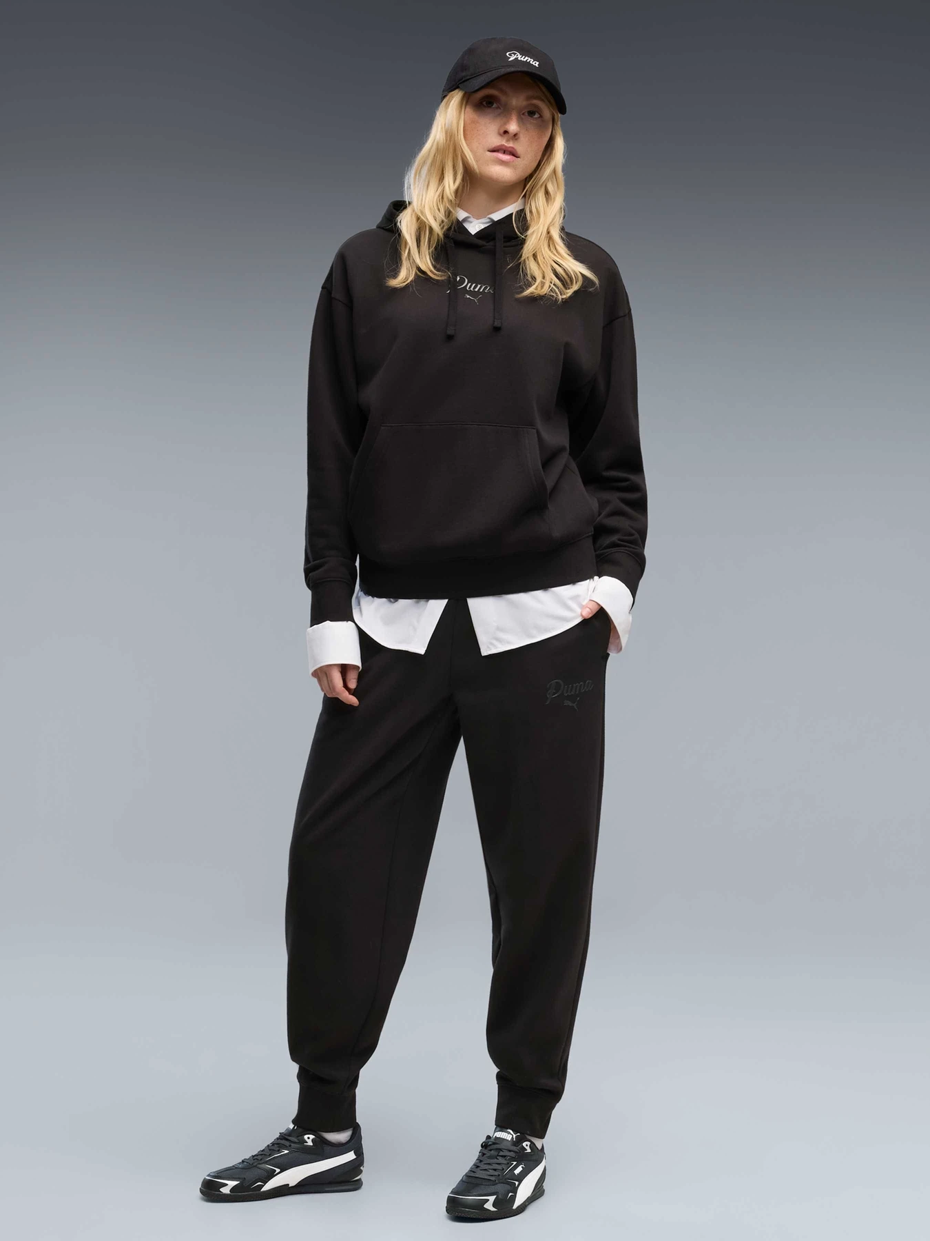 Штани PUMA Ess Script Sweatpants Fl модель 694067 Фото
