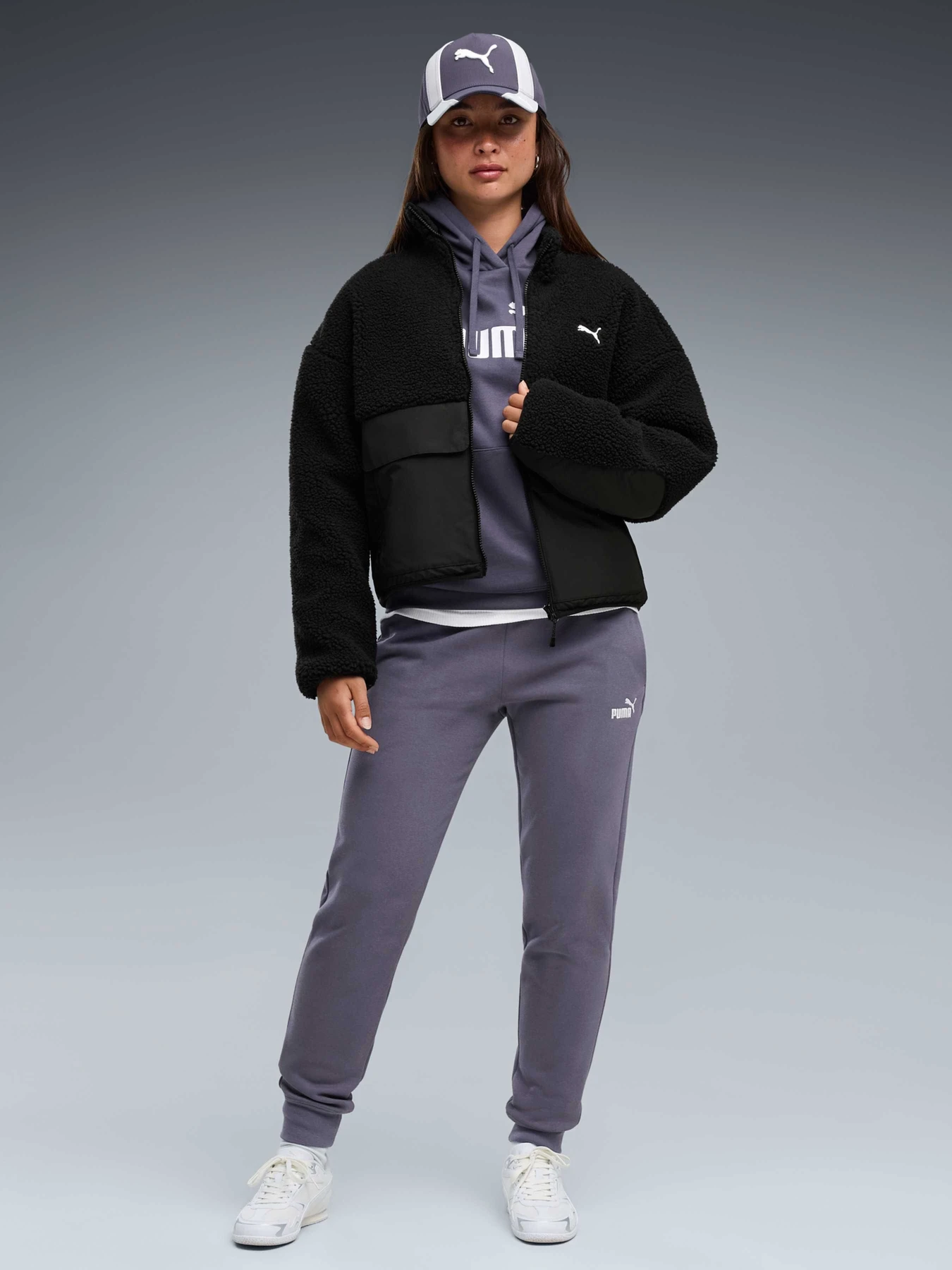 Брюки PUMA Ess No. 1 Logo Sweatpants модель 682449 Брюки PUMA Ess No. 1 Logo Sweatpants модель 682449 Фото