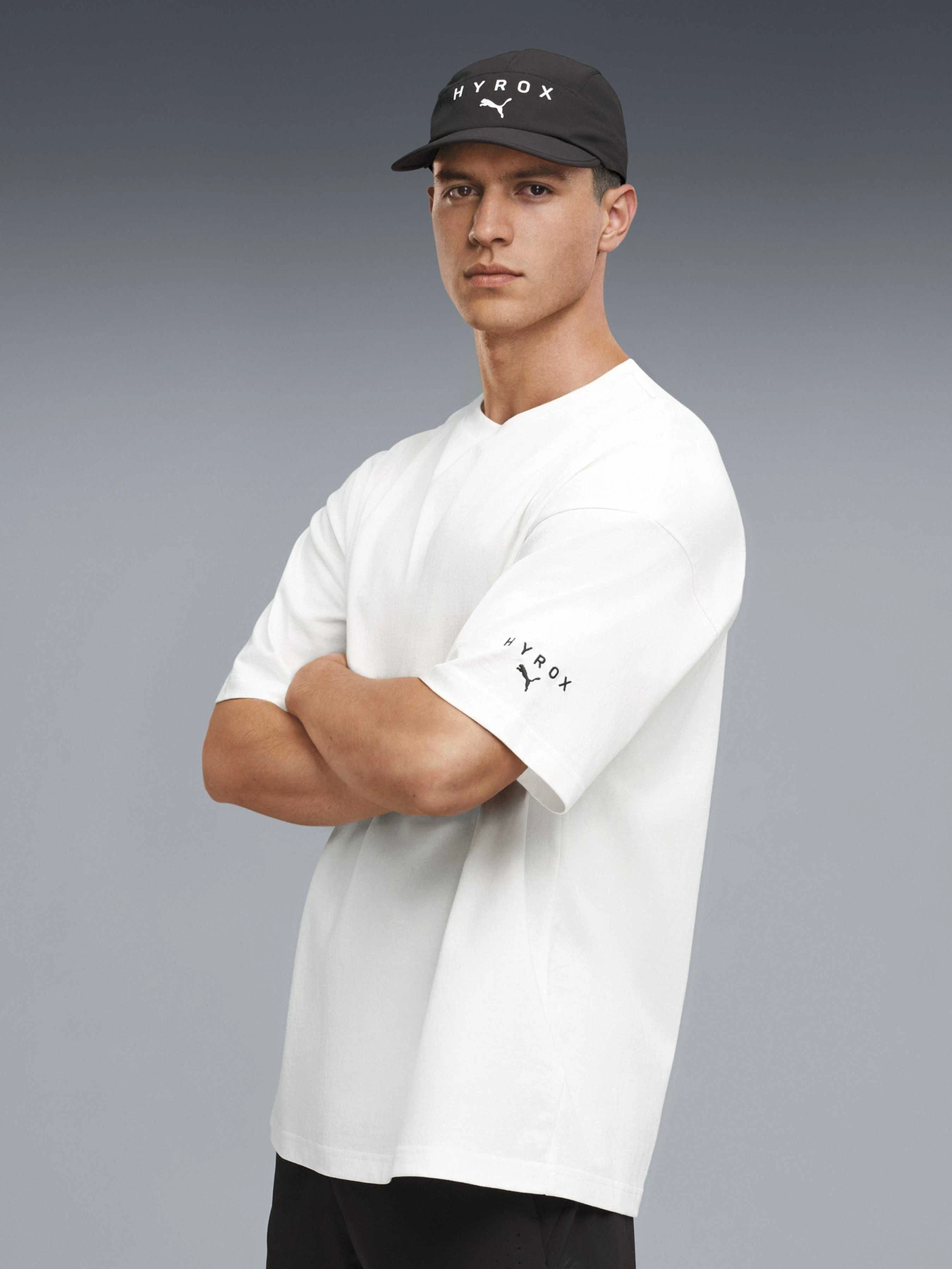 Футболки и поло PUMA Hyrox M City Lifestyle Tee модель 528131 Футболки и поло PUMA Hyrox M City Lifestyle Tee модель 528131 Фото