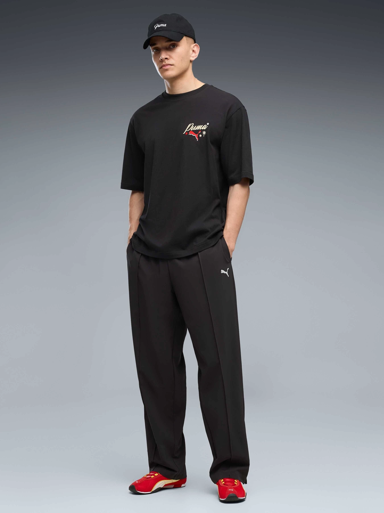 Брюки PUMA Ess Stacked Pants модель 636713 Фото