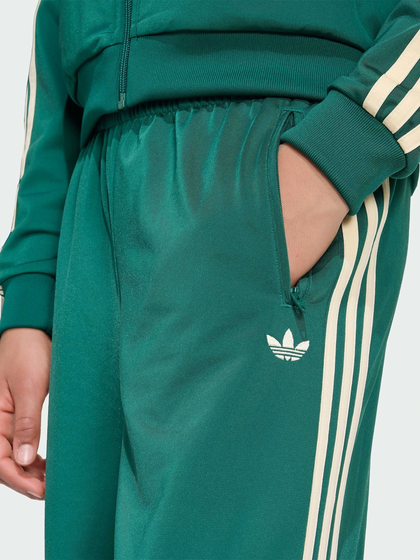 Брюки Adidas модель HZ6656 Брюки Adidas модель HZ6656 Фото