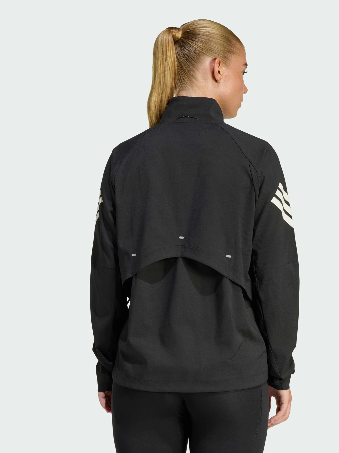 Куртки и дубленки Adidas модель JZ5145 Куртки и дубленки Adidas модель JZ5145 Фото