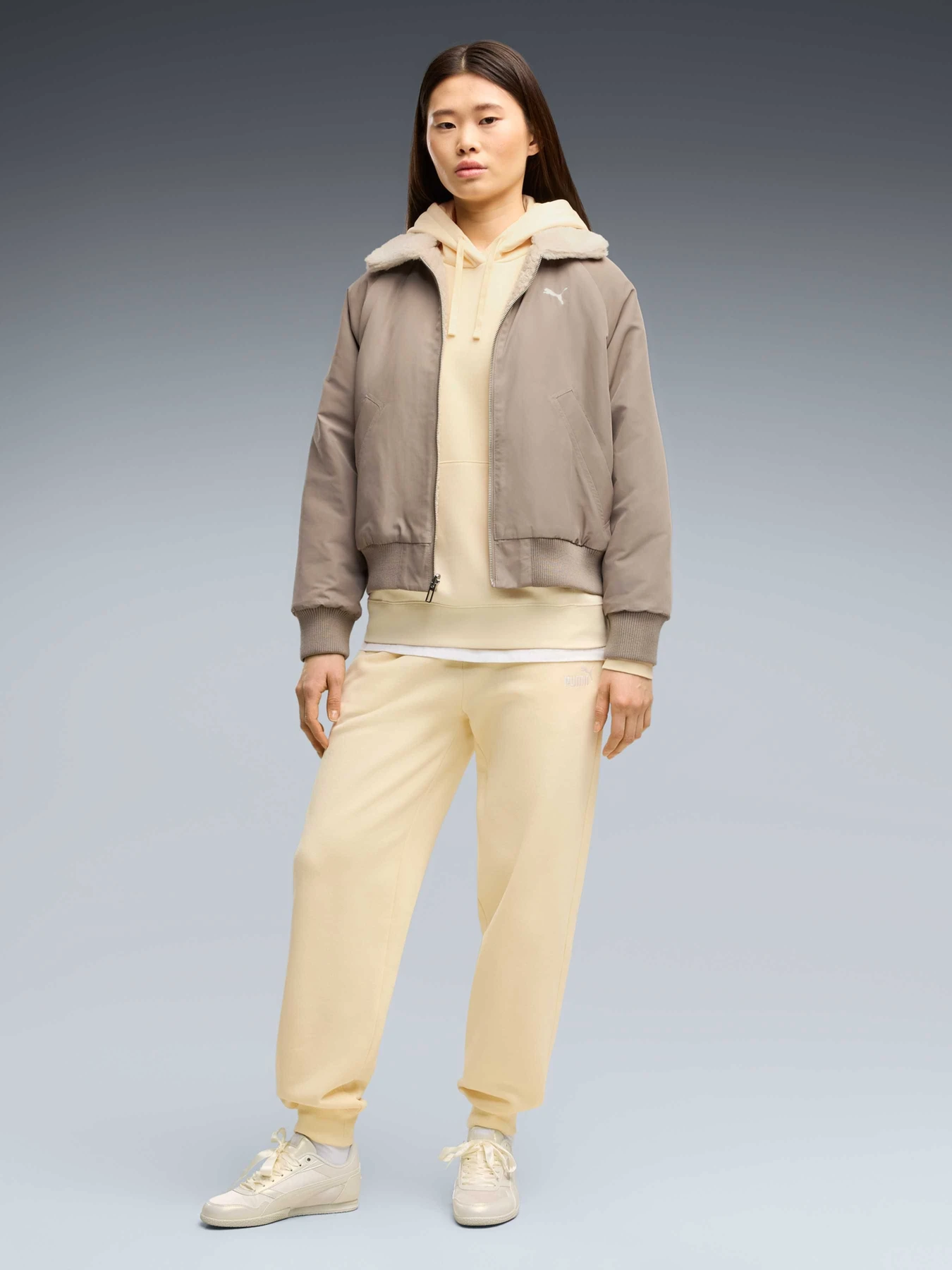 Брюки PUMA Ess No. 1 Logo Sweatpants модель 682457 Брюки PUMA Ess No. 1 Logo Sweatpants модель 682457 Фото