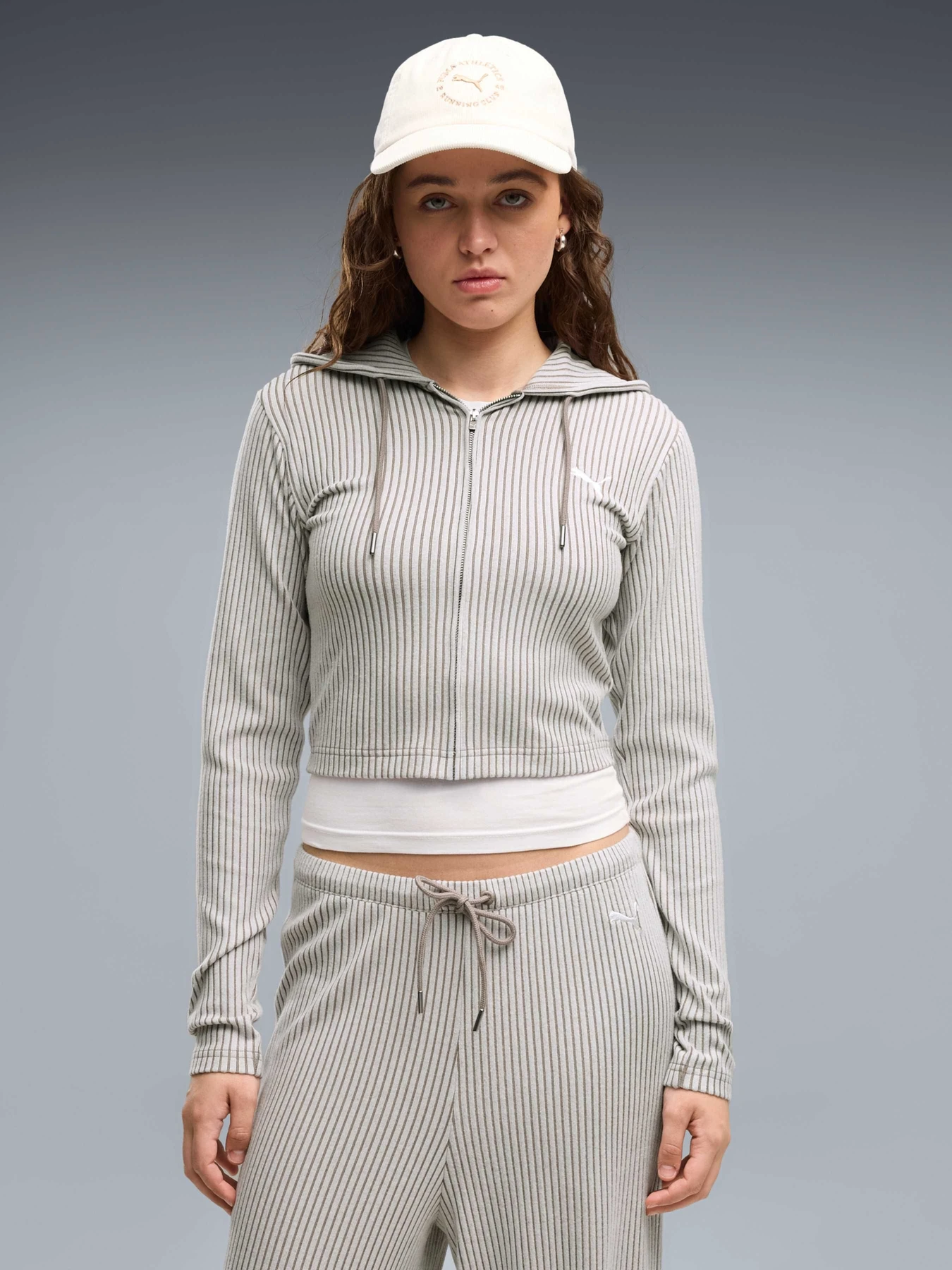 Худи и свитшоты PUMA Ess Ribbed Hoodie модель 636669 Худи и свитшоты PUMA Ess Ribbed Hoodie модель 636669 Фото