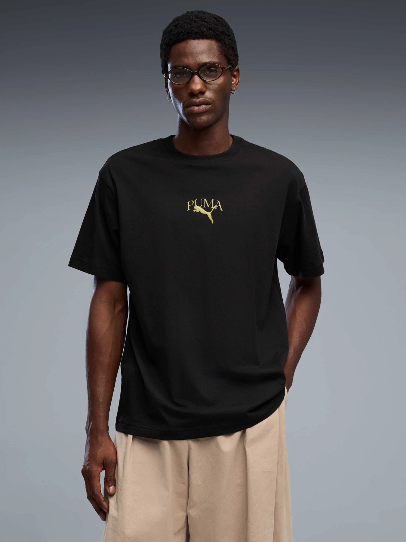Футболки і поло PUMA Graphic Stadium Relaxed Tee модель 636764 Футболки і поло PUMA Graphic Stadium Relaxed Tee модель 636764 Фото