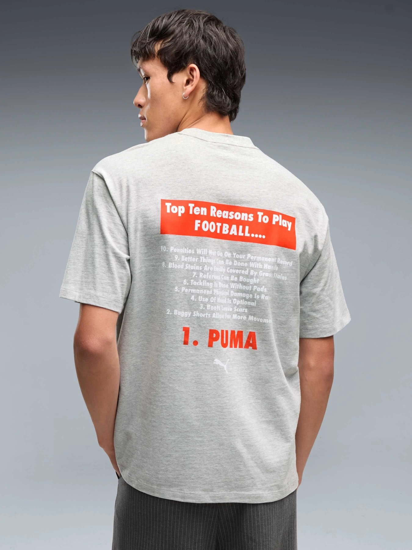 Футболки и поло PUMA Graphic Football Tee модель 637885 Футболки и поло PUMA Graphic Football Tee модель 637885 Фото