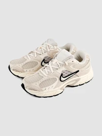 Кроссовки NIKE V5 Rnr модель II6294-100 Фото