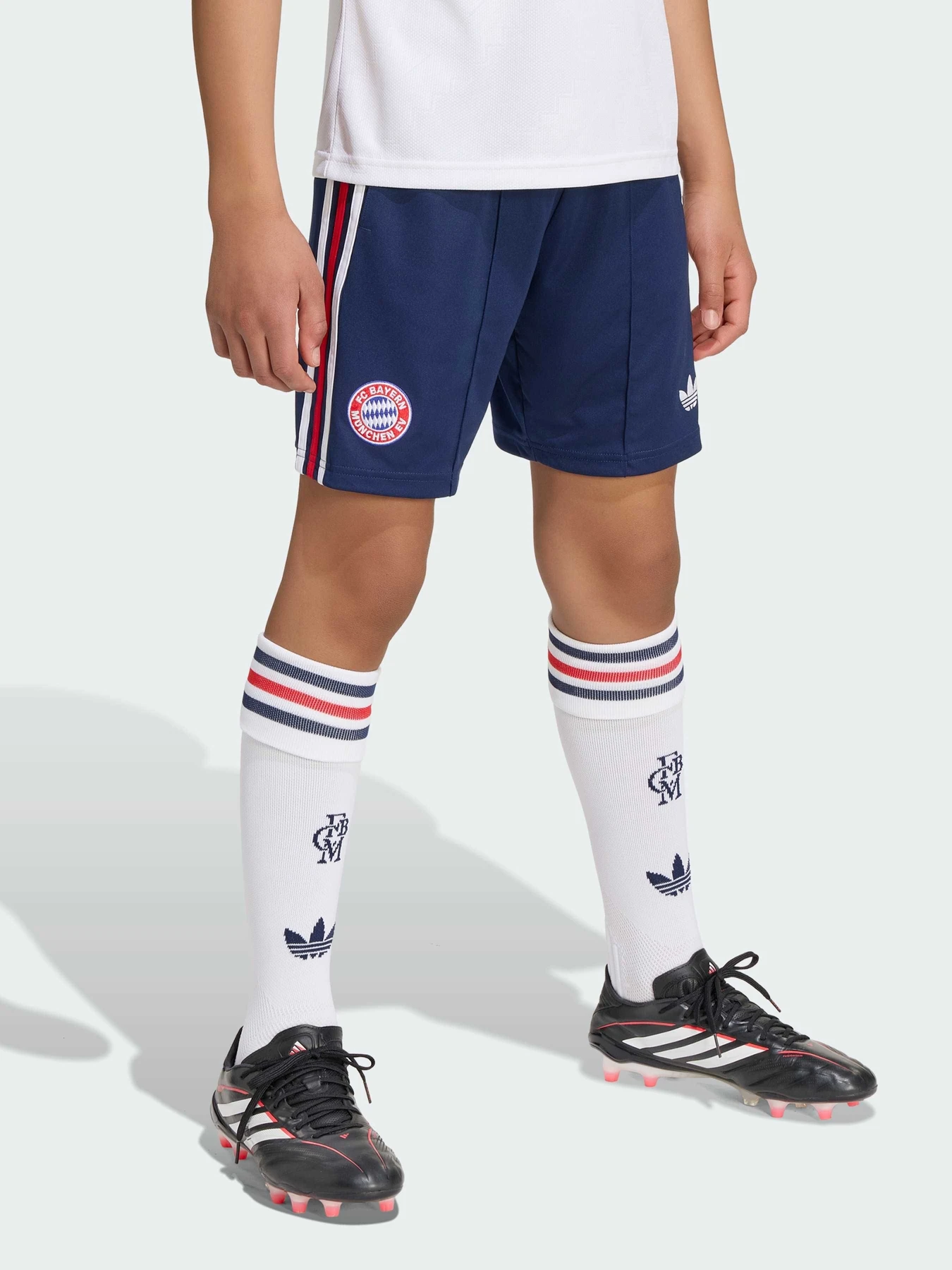 Шорты Adidas модель JZ3074 Шорты Adidas модель JZ3074 Фото