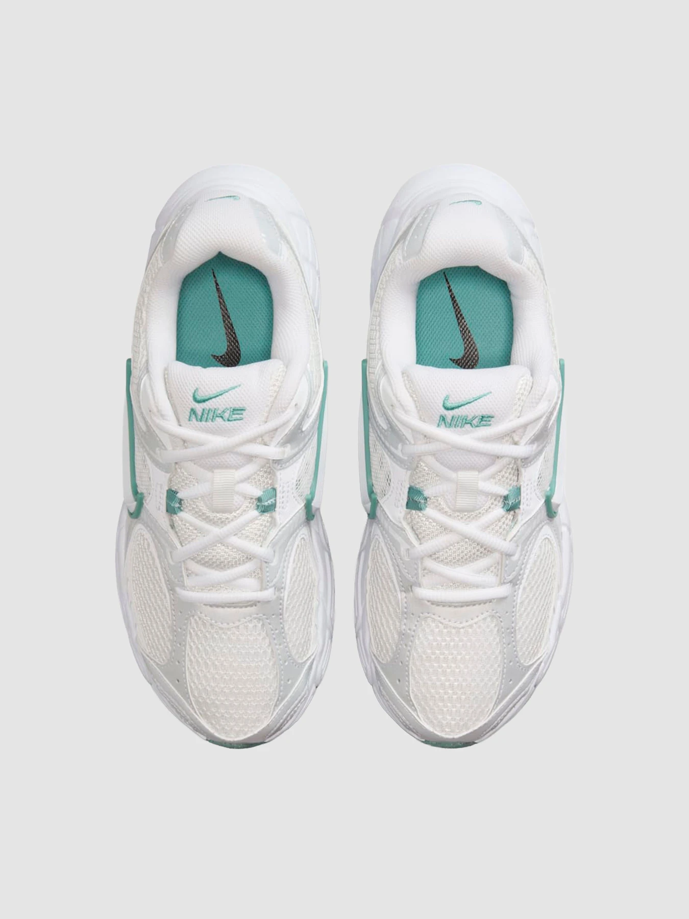 Кроссовки NIKE V5 Rnr модель HQ7901-106 Кроссовки NIKE V5 Rnr модель HQ7901-106 Фото
