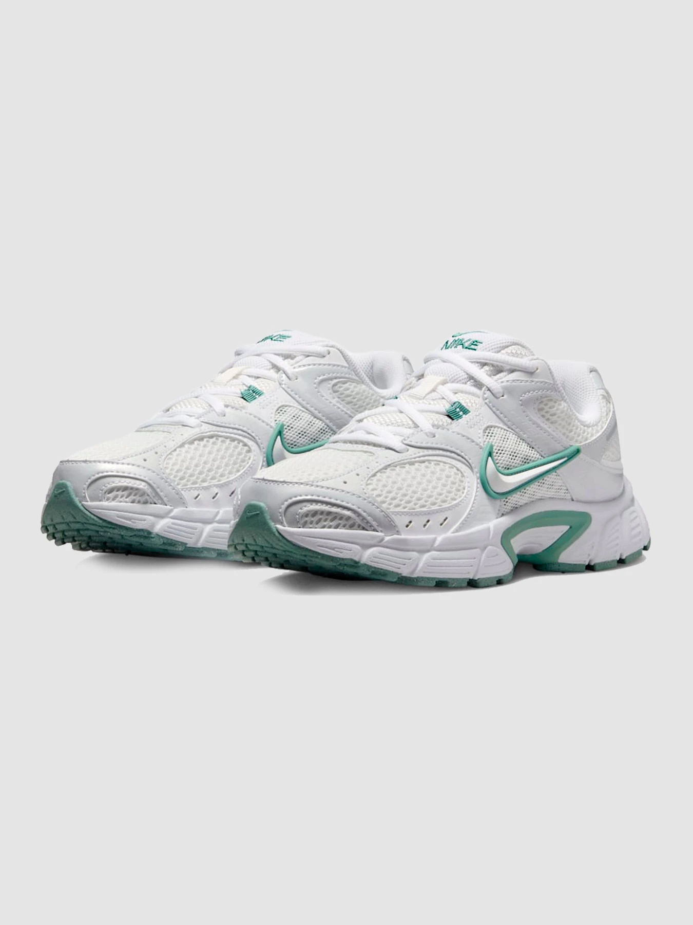 Кроссовки NIKE V5 Rnr модель HQ7901-106 Кроссовки NIKE V5 Rnr модель HQ7901-106 Фото