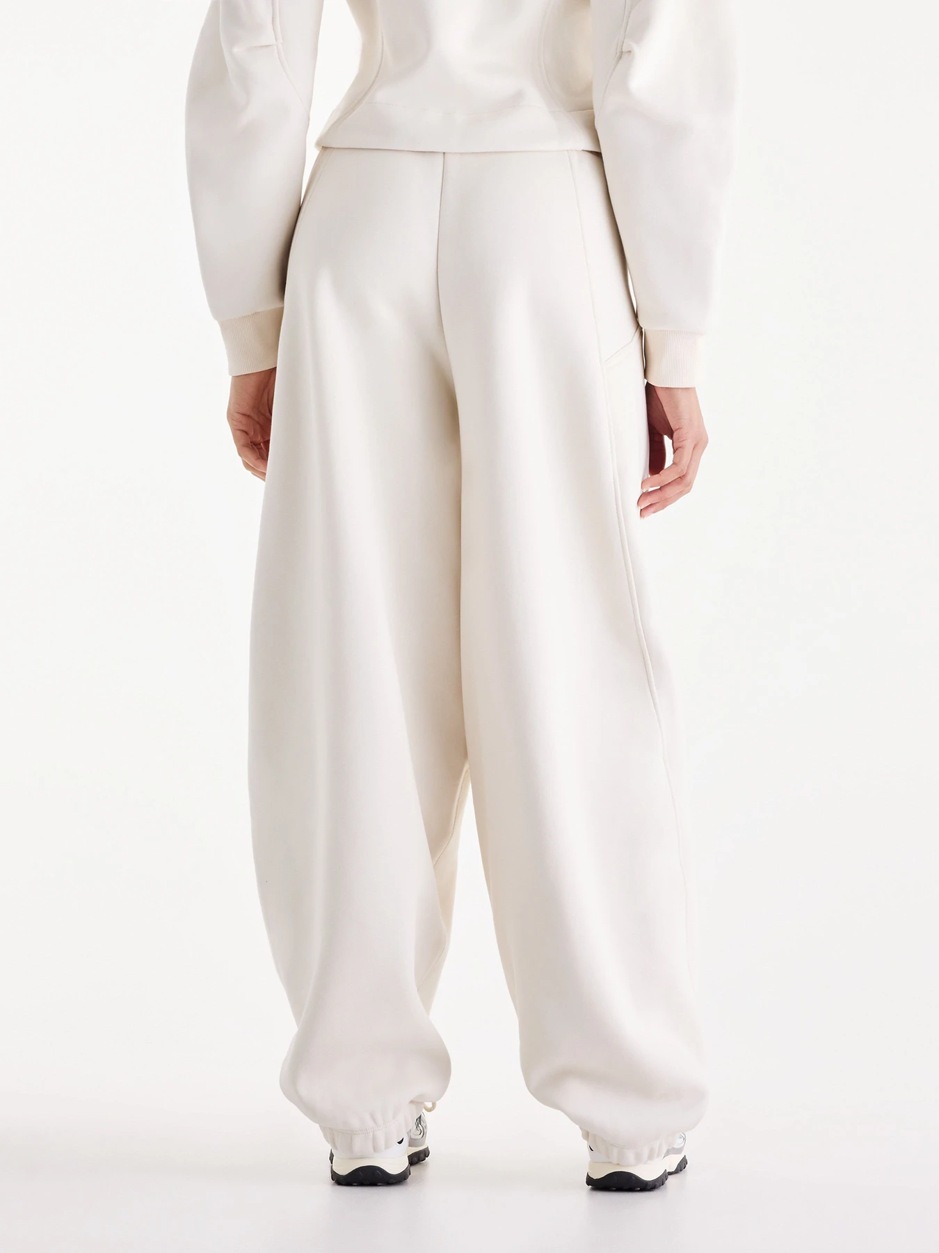 Штани New Balance Athletics Crafted Fleece модель WB62L0NLLIN Штани New Balance Athletics Crafted Fleece модель WB62L0NLLIN Фото