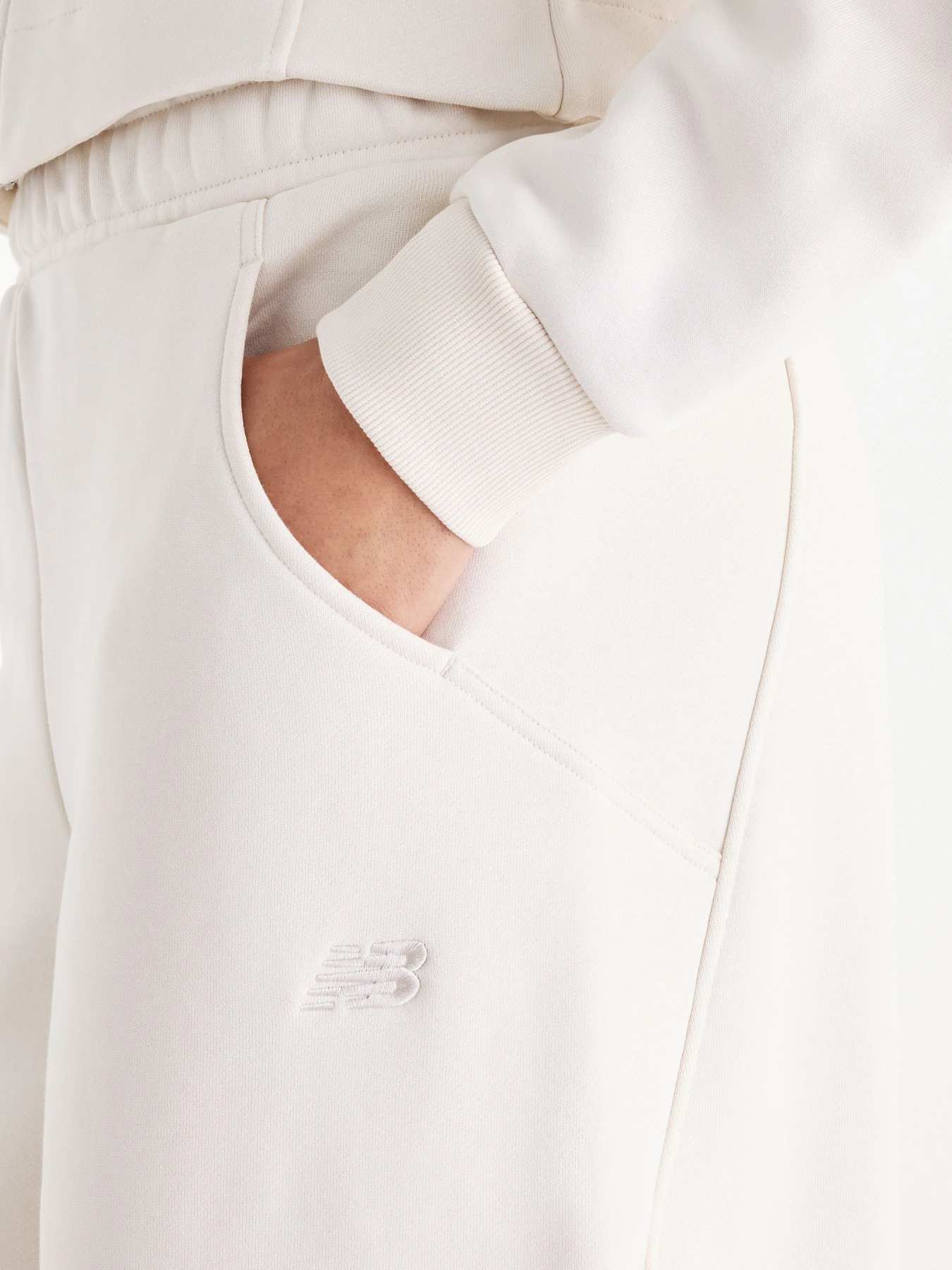 Штани New Balance Athletics Crafted Fleece модель WB62L0NLLIN Штани New Balance Athletics Crafted Fleece модель WB62L0NLLIN Фото