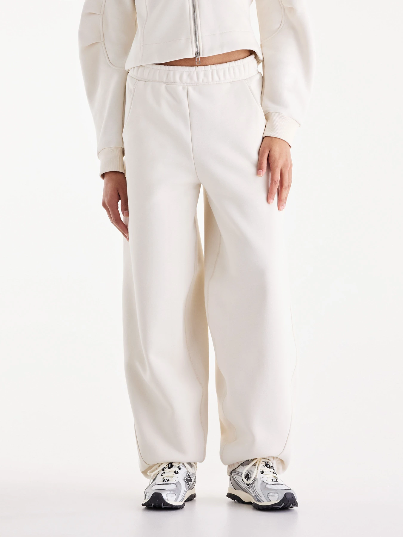 Штани New Balance Athletics Crafted Fleece модель WB62L0NLLIN Штани New Balance Athletics Crafted Fleece модель WB62L0NLLIN Фото