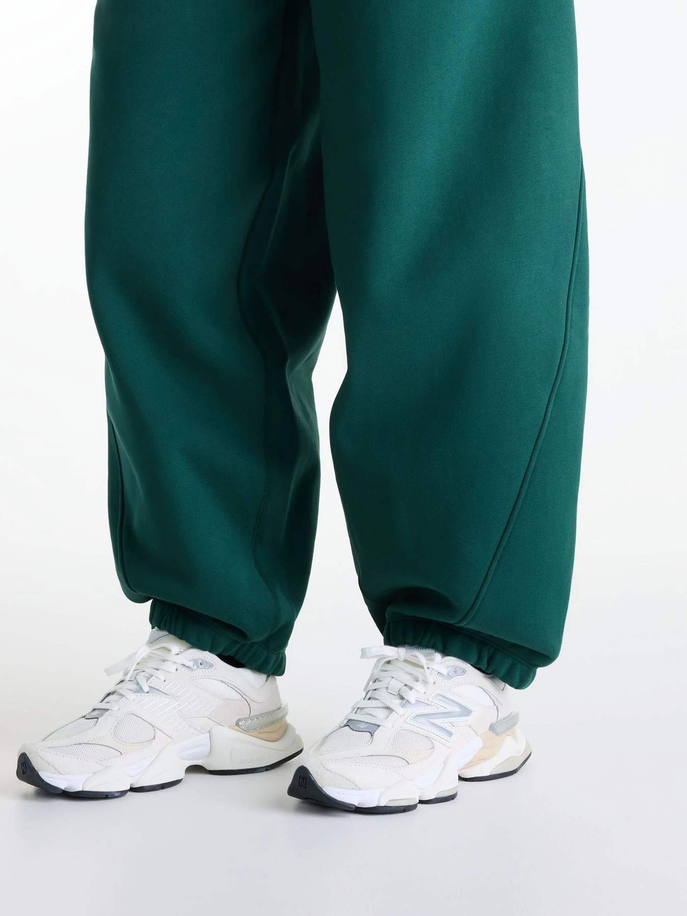 Брюки New Balance Athletics Crafted Fleece модель WB62L0NLNOG Брюки New Balance Athletics Crafted Fleece модель WB62L0NLNOG Фото