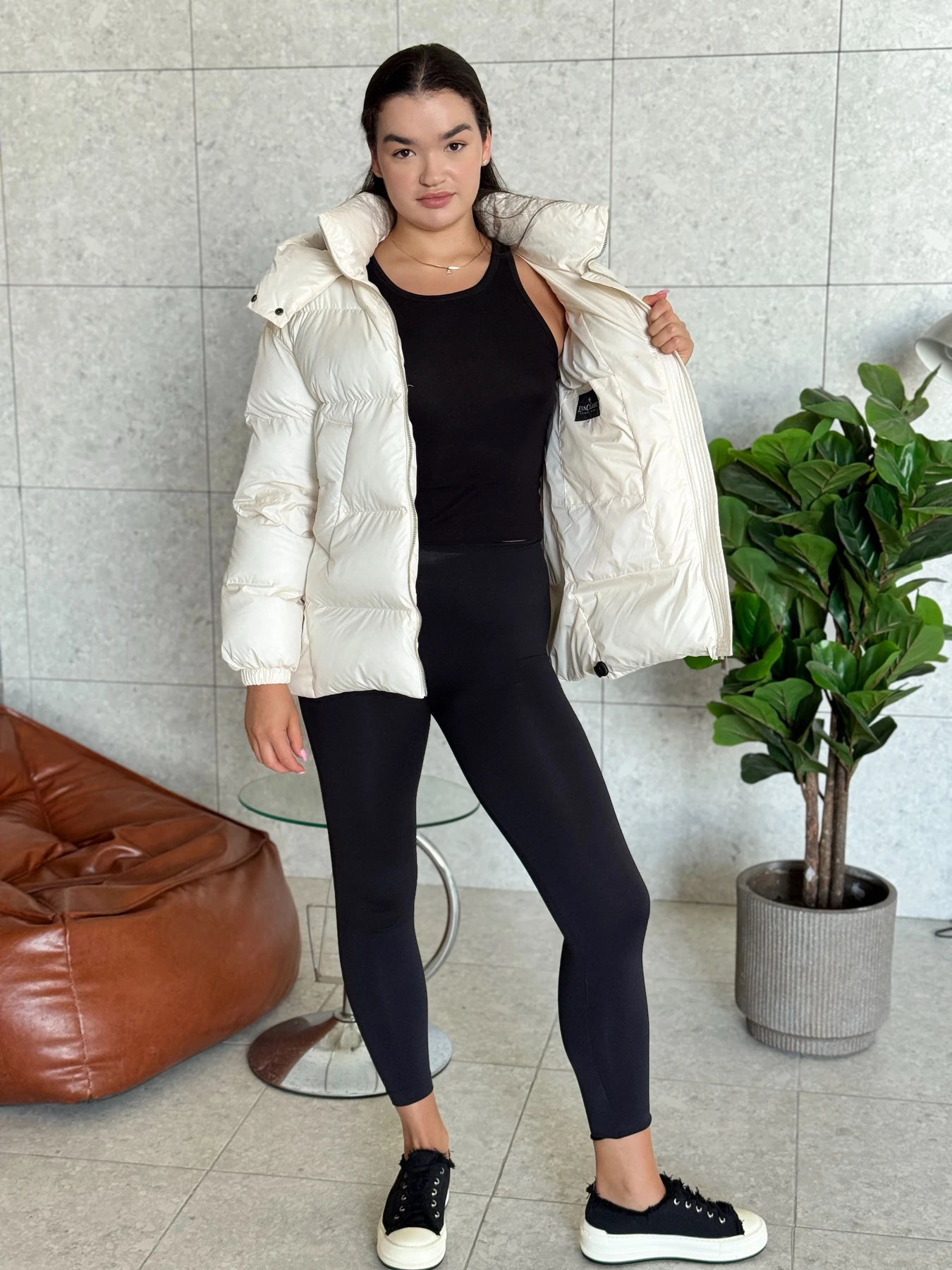 Куртки и дубленки UVENTUM модель Теssa-eva-milk Фото