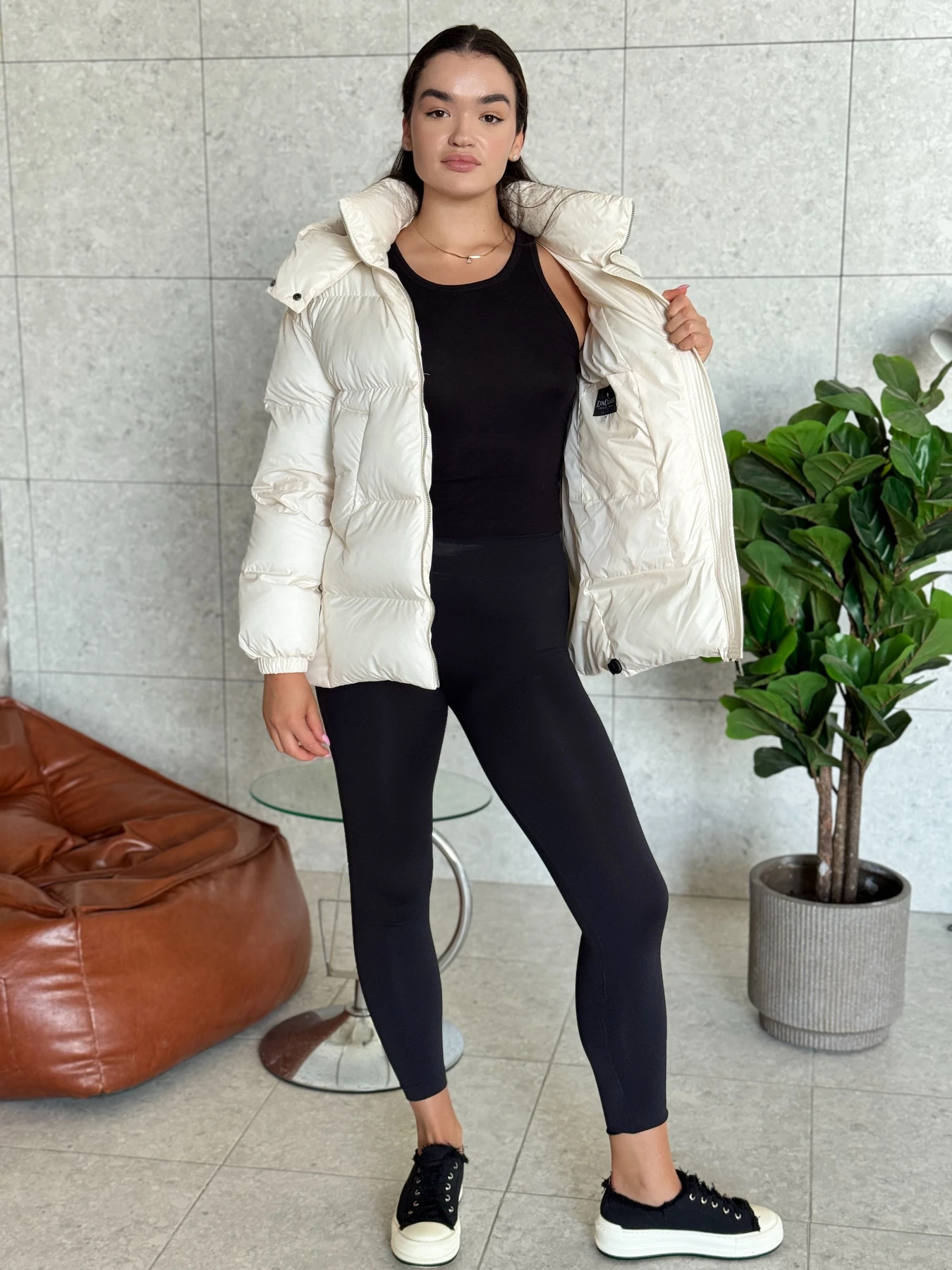 Куртки и дубленки UVENTUM модель Теssa-eva-milk Фото