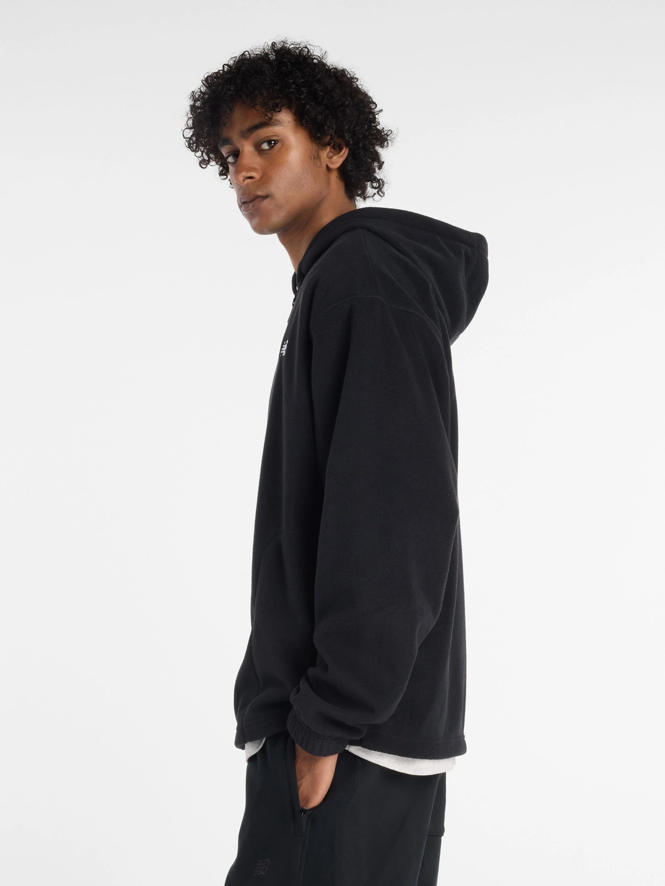 Худи и свитшоты New Balance Polar Fleece модель MJ53800BK Худи и свитшоты New Balance Polar Fleece модель MJ53800BK Фото