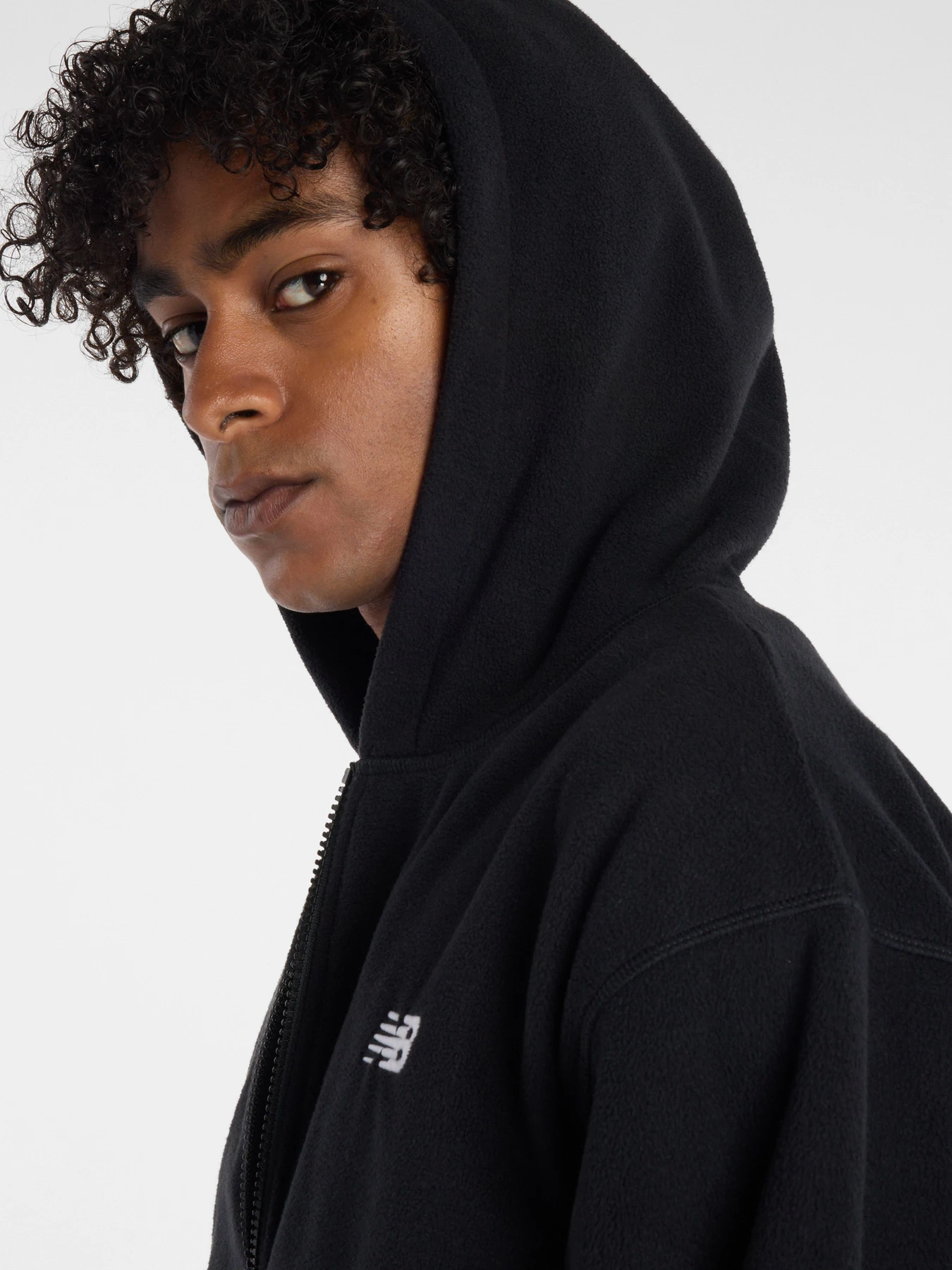 Худи и свитшоты New Balance Polar Fleece модель MJ53800BK Худи и свитшоты New Balance Polar Fleece модель MJ53800BK Фото