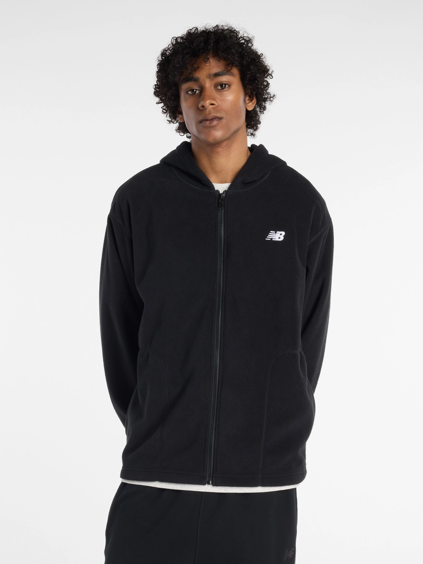 Худи и свитшоты New Balance Polar Fleece модель MJ53800BK Худи и свитшоты New Balance Polar Fleece модель MJ53800BK Фото