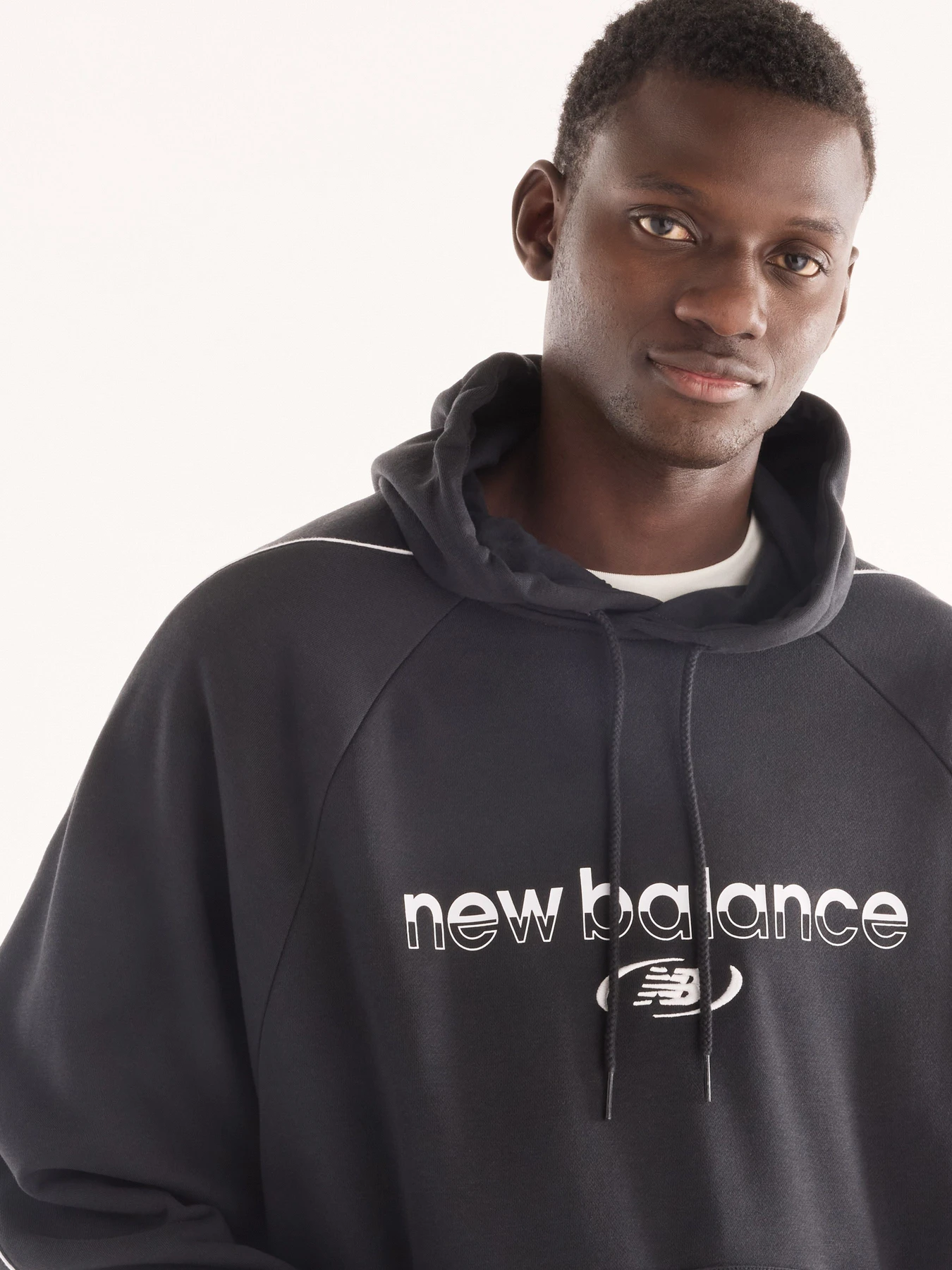 Худи и свитшоты New Balance Trackside French Terry модель MT62W318BK Фото