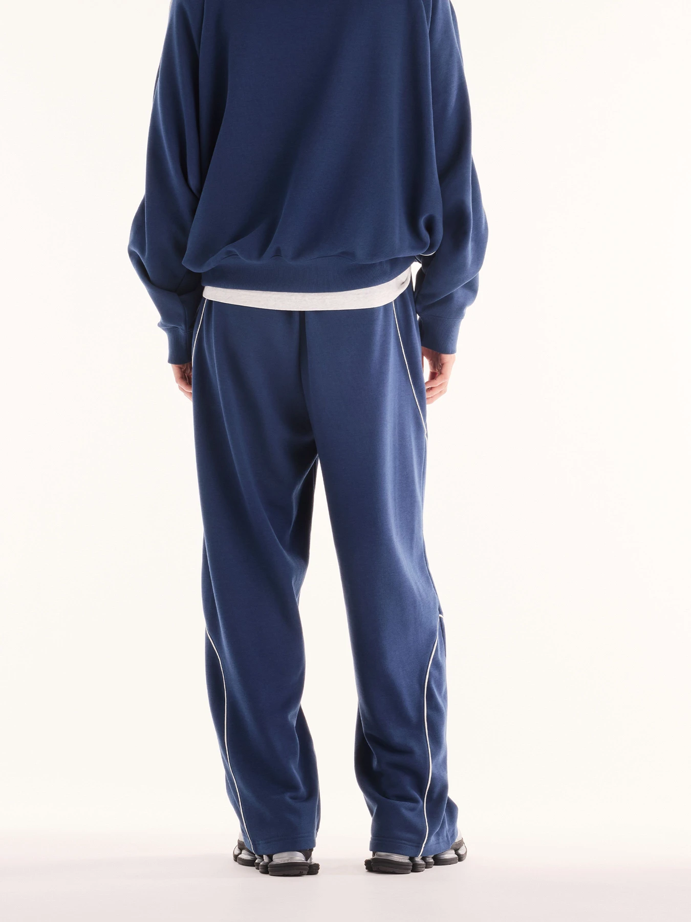 Штани New Balance Trackside French Terry модель MB62053FNNY Штани New Balance Trackside French Terry модель MB62053FNNY Фото