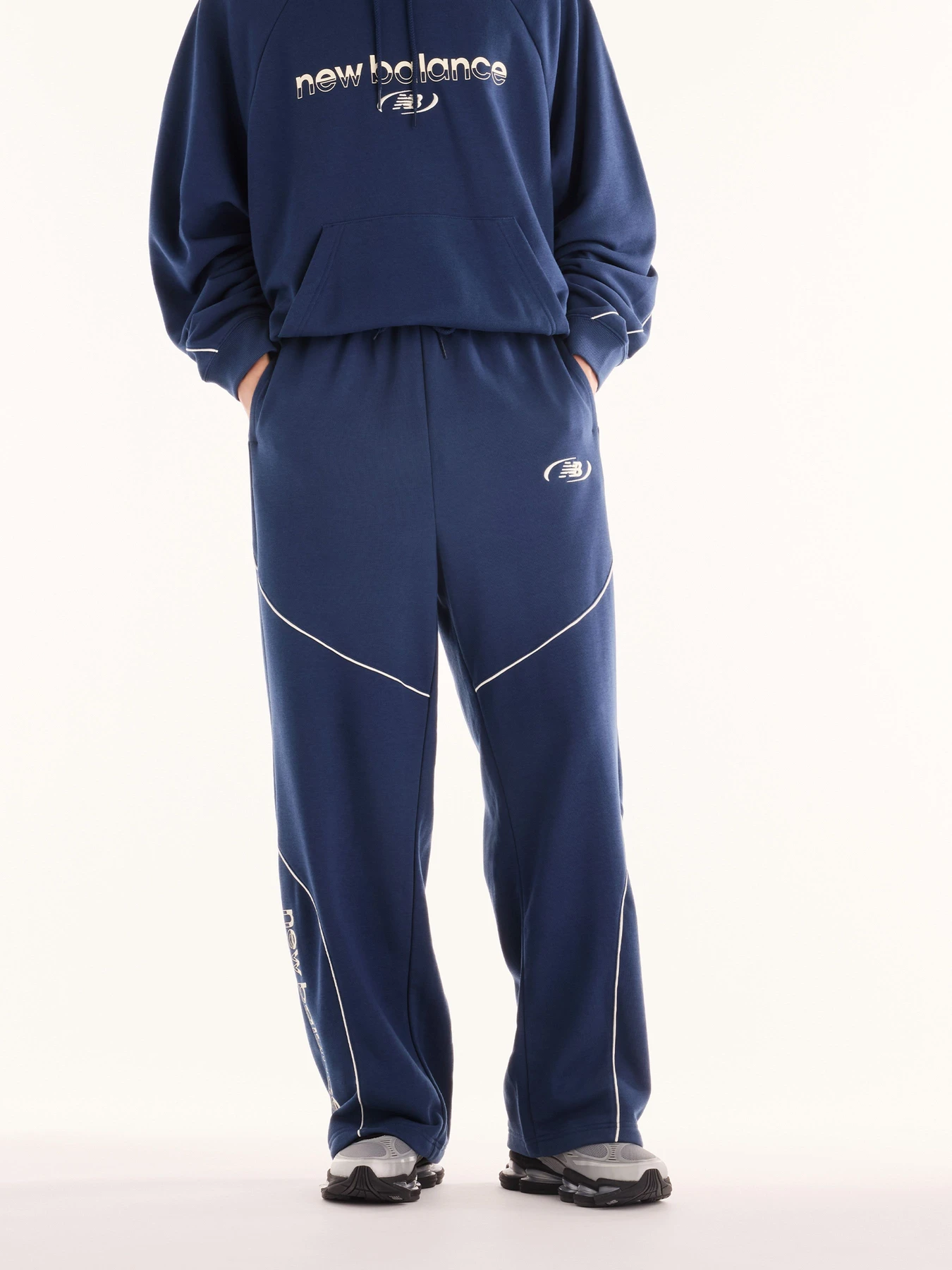 Штани New Balance Trackside French Terry модель MB62053FNNY Штани New Balance Trackside French Terry модель MB62053FNNY Фото