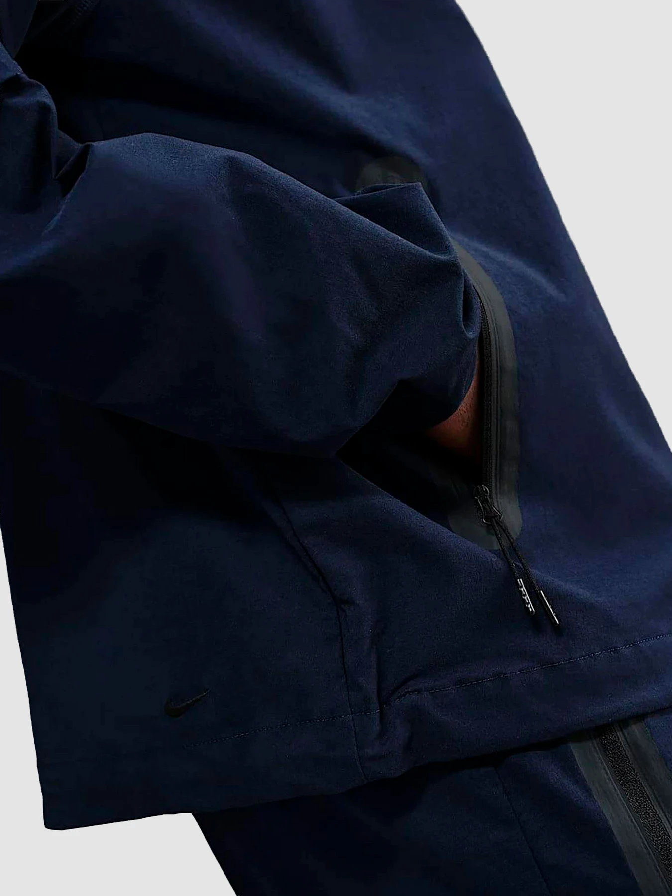 Куртки и дубленки NIKE Tech Mens Woven Jacket модель HM7151-451 Куртки и дубленки NIKE Tech Mens Woven Jacket модель HM7151-451 Фото