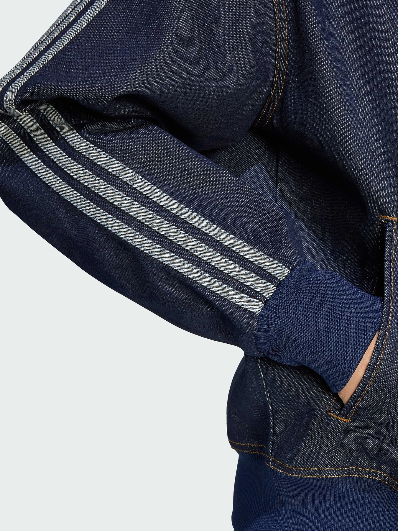 Куртки и дубленки Adidas модель KS4971 Куртки и дубленки Adidas модель KS4971 Фото