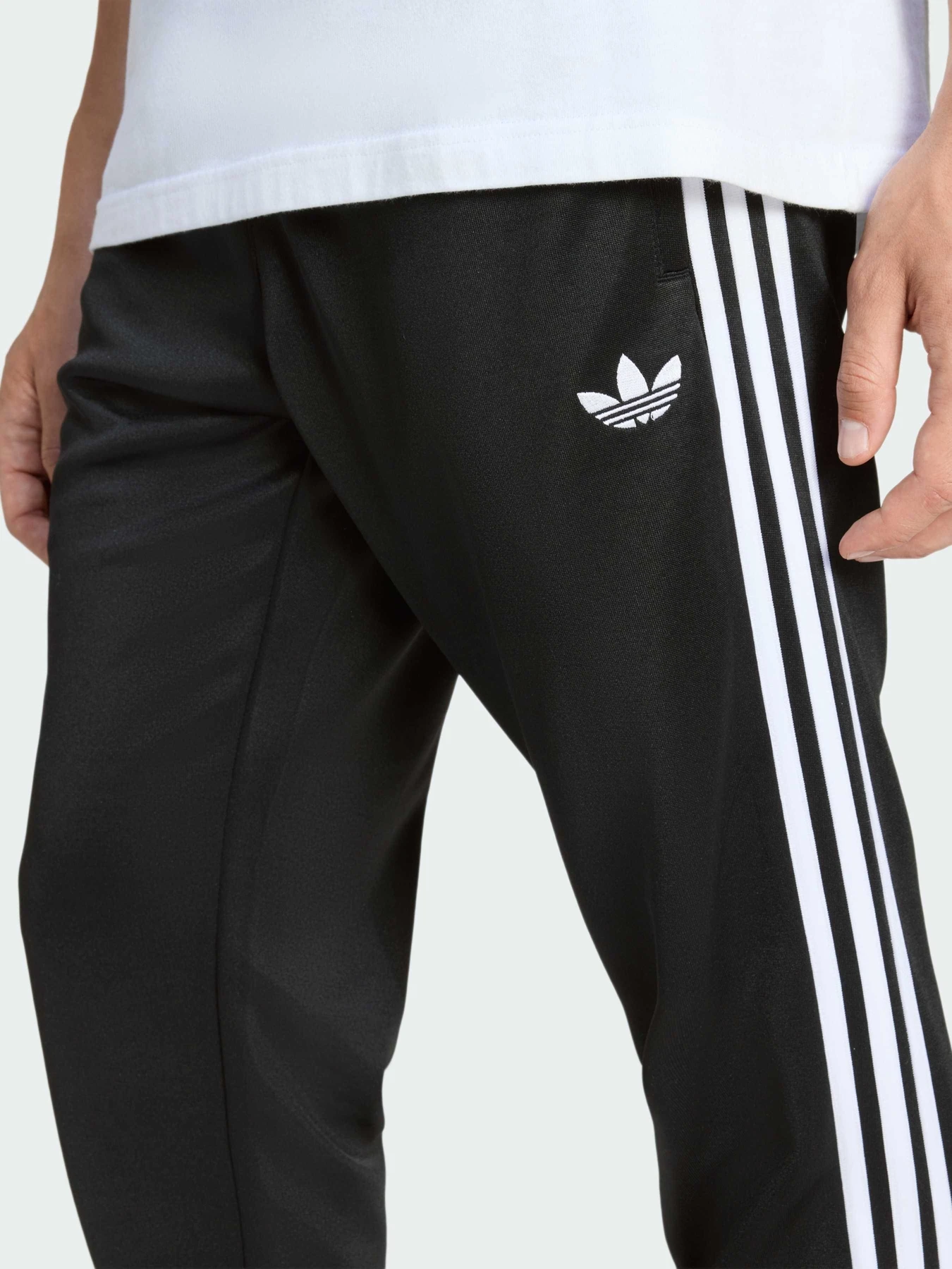 Брюки Adidas Adicolor модель KE3517 Брюки Adidas Adicolor модель KE3517 Фото