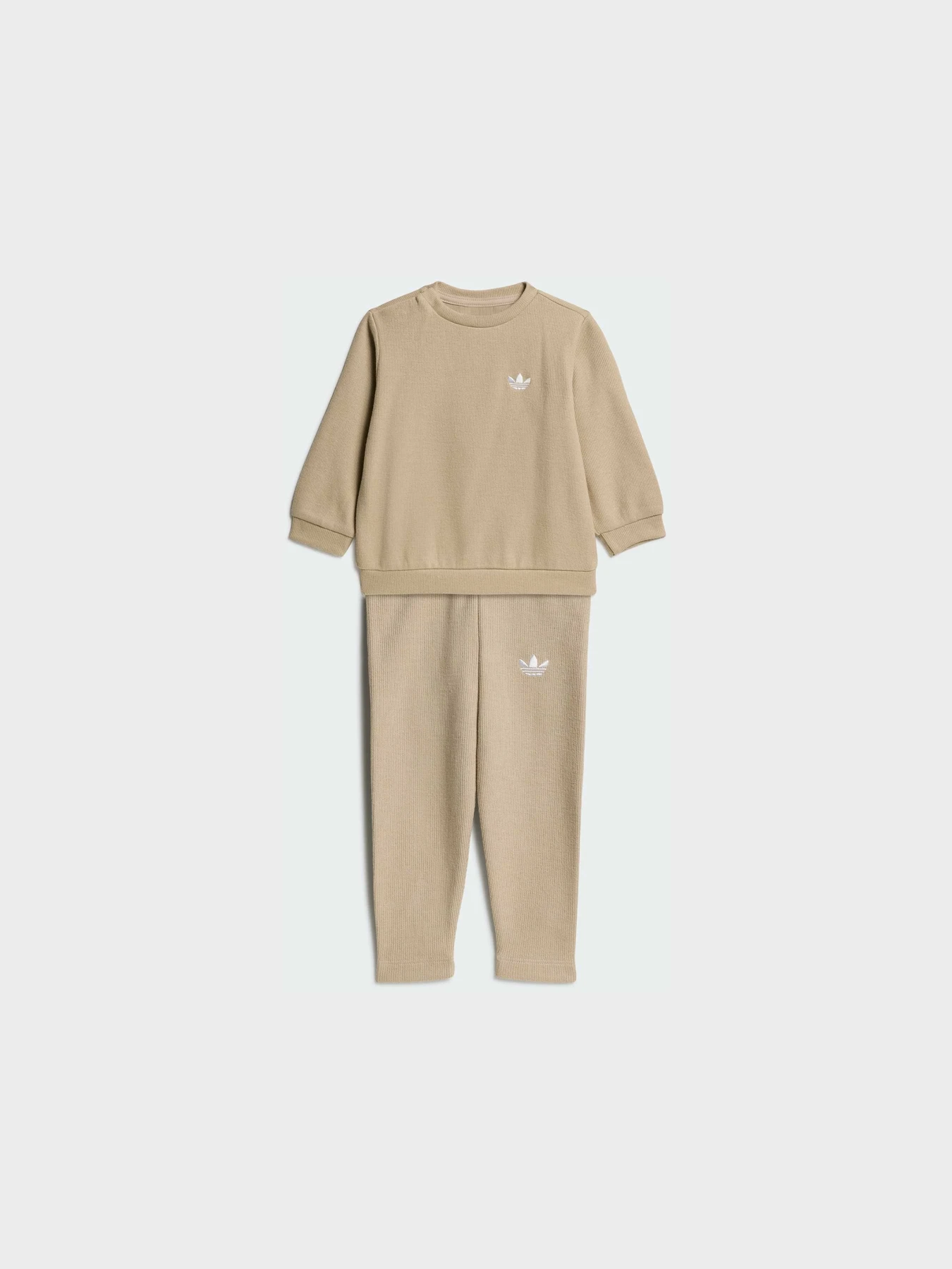 Костюмы Adidas модель KS6546 Костюмы Adidas модель KS6546 Фото