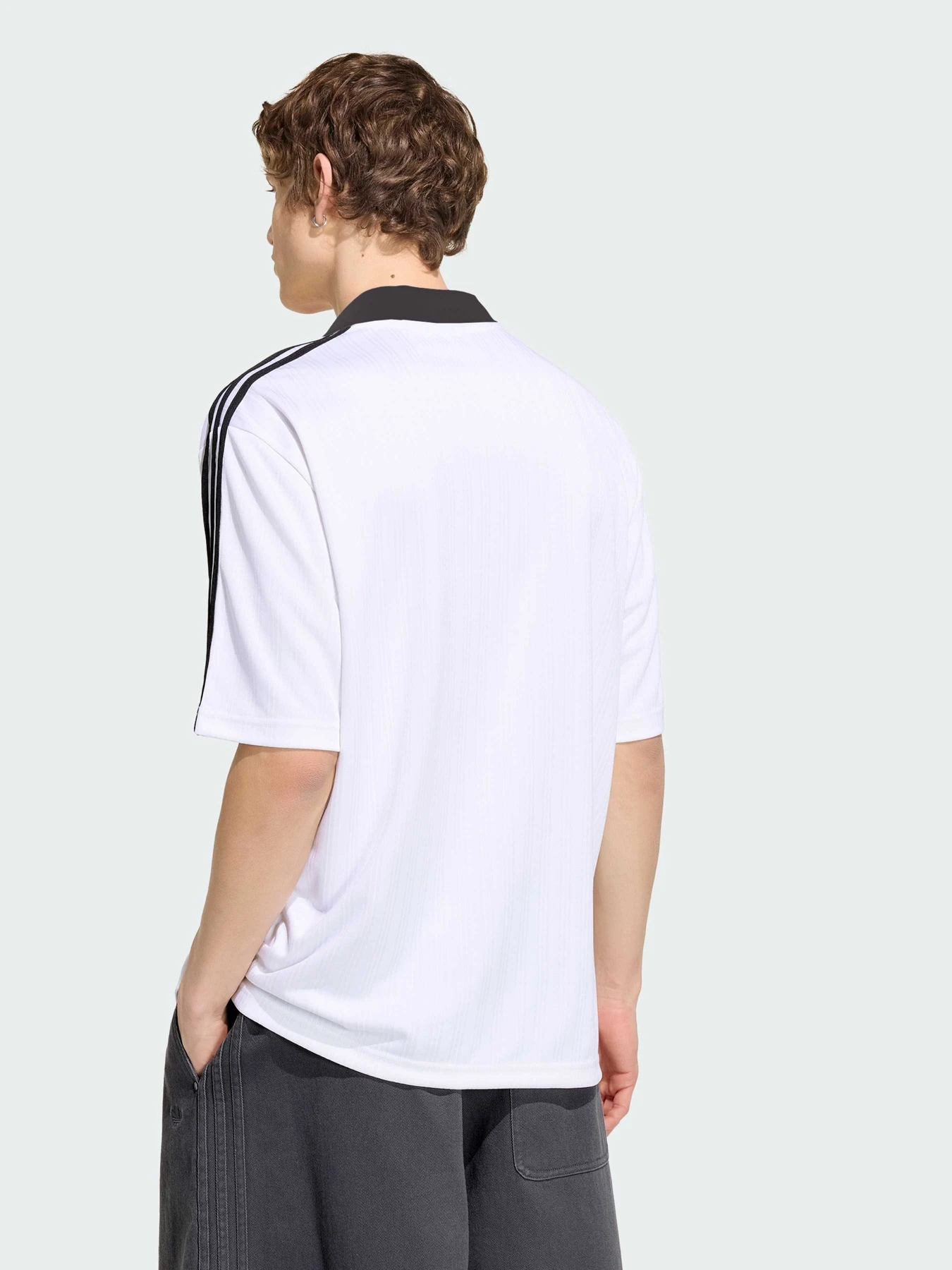 Футболки і поло Adidas Adicolor модель KW5994 Футболки і поло Adidas Adicolor модель KW5994 Фото