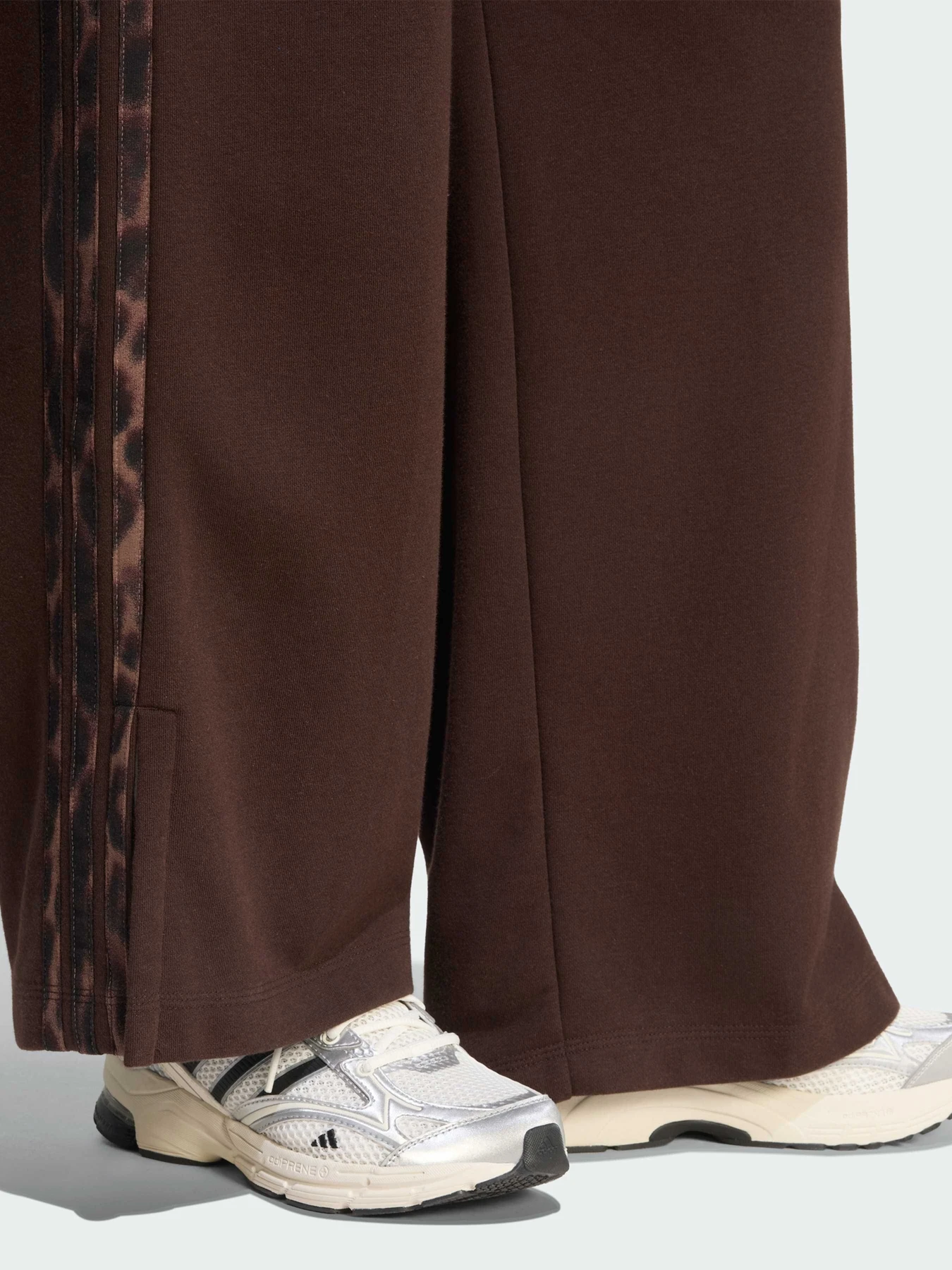 Брюки Adidas 3 Stripes модель KV9300 Брюки Adidas 3 Stripes модель KV9300 Фото