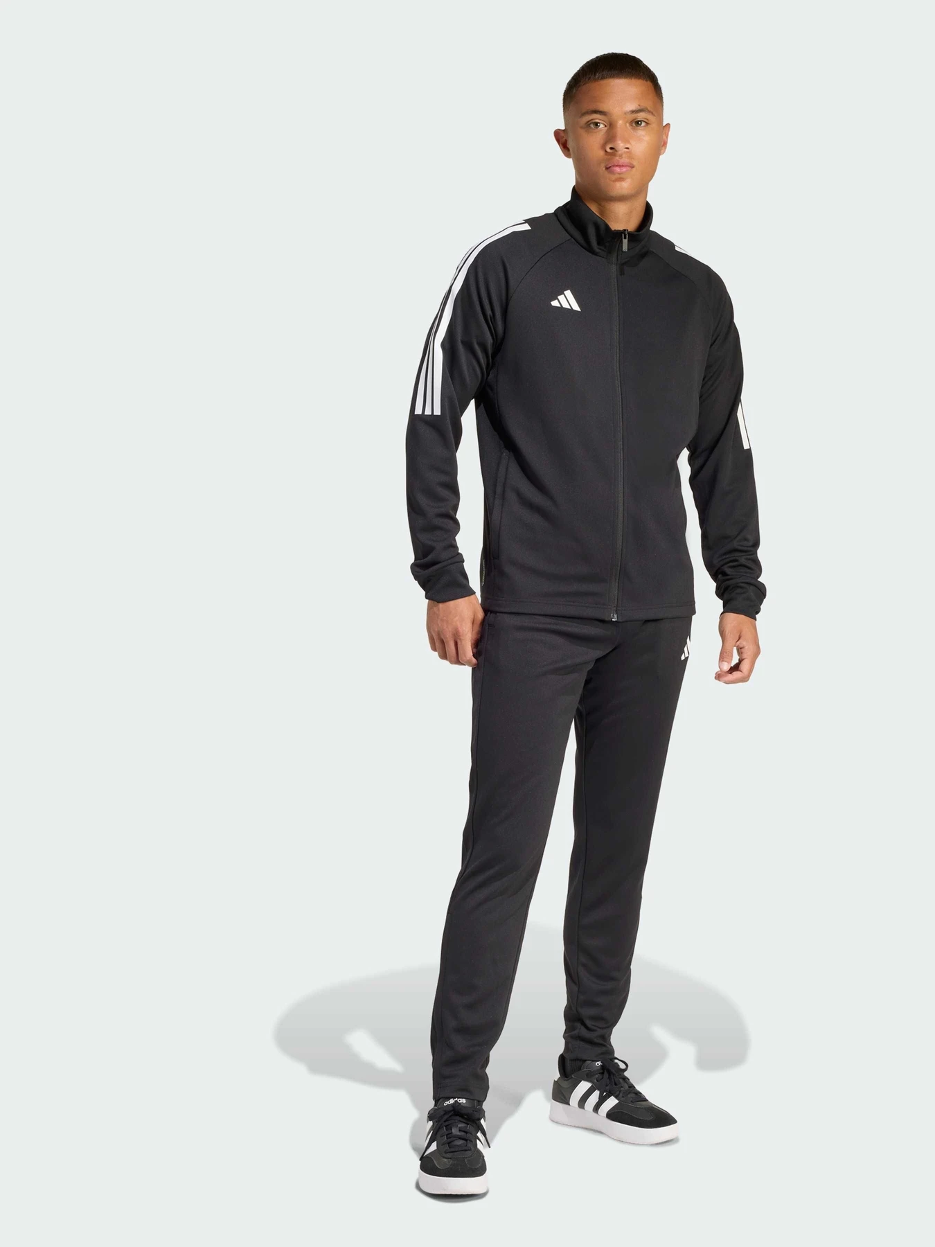 Костюмы Adidas модель JZ0300 Костюмы Adidas модель JZ0300 Фото