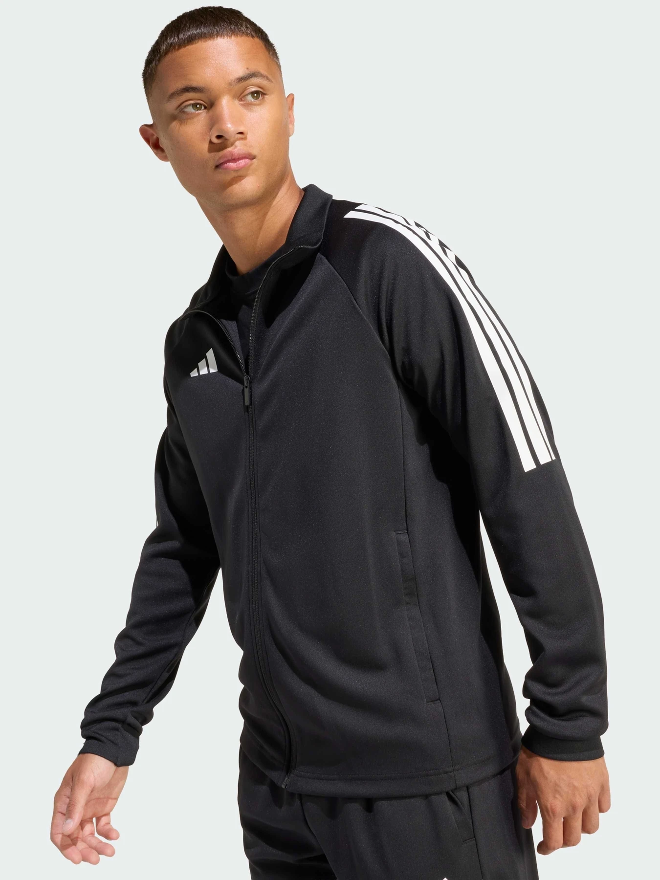 Костюмы Adidas модель JZ0300 Костюмы Adidas модель JZ0300 Фото