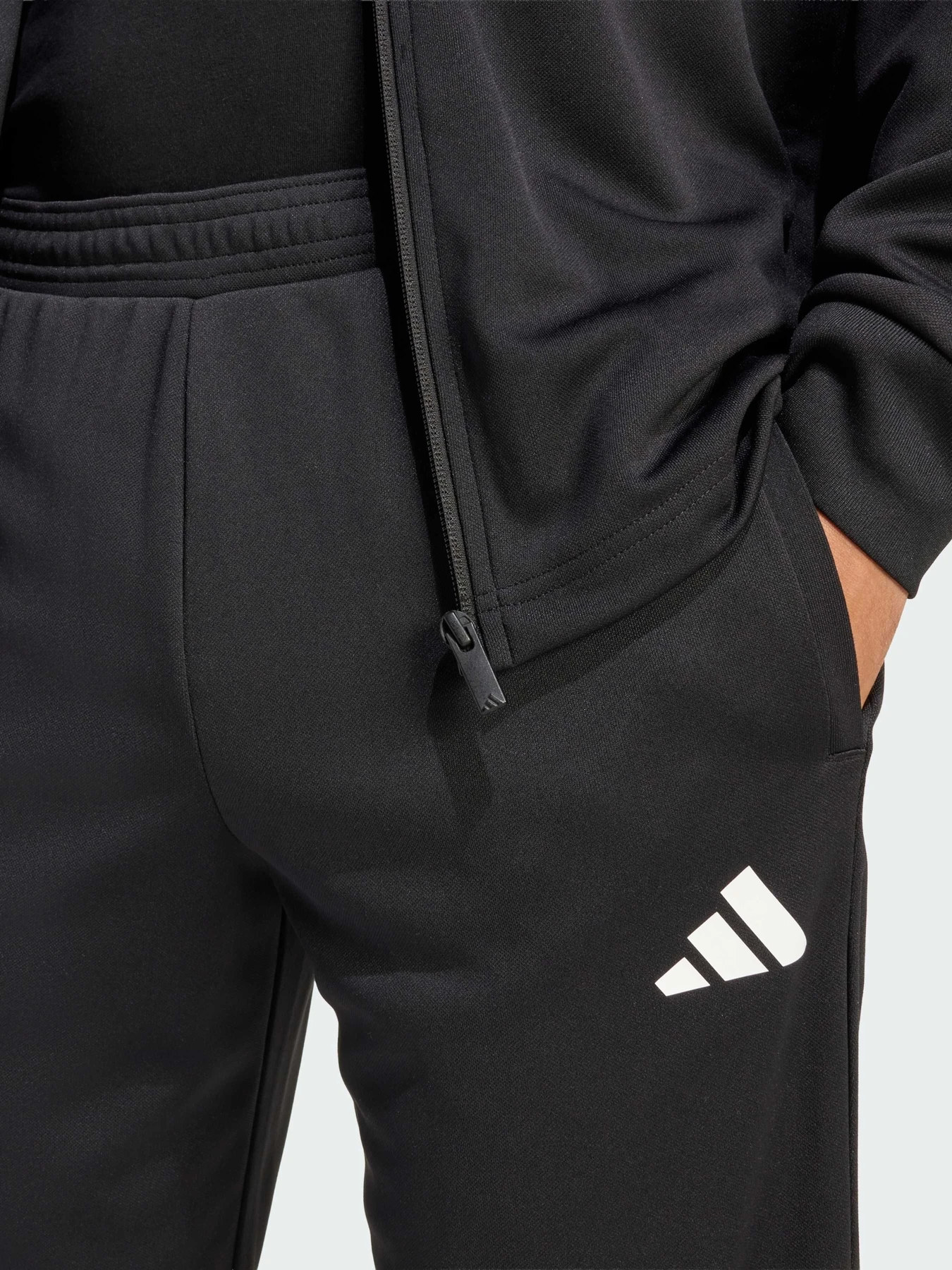 Костюмы Adidas модель JZ0300 Костюмы Adidas модель JZ0300 Фото