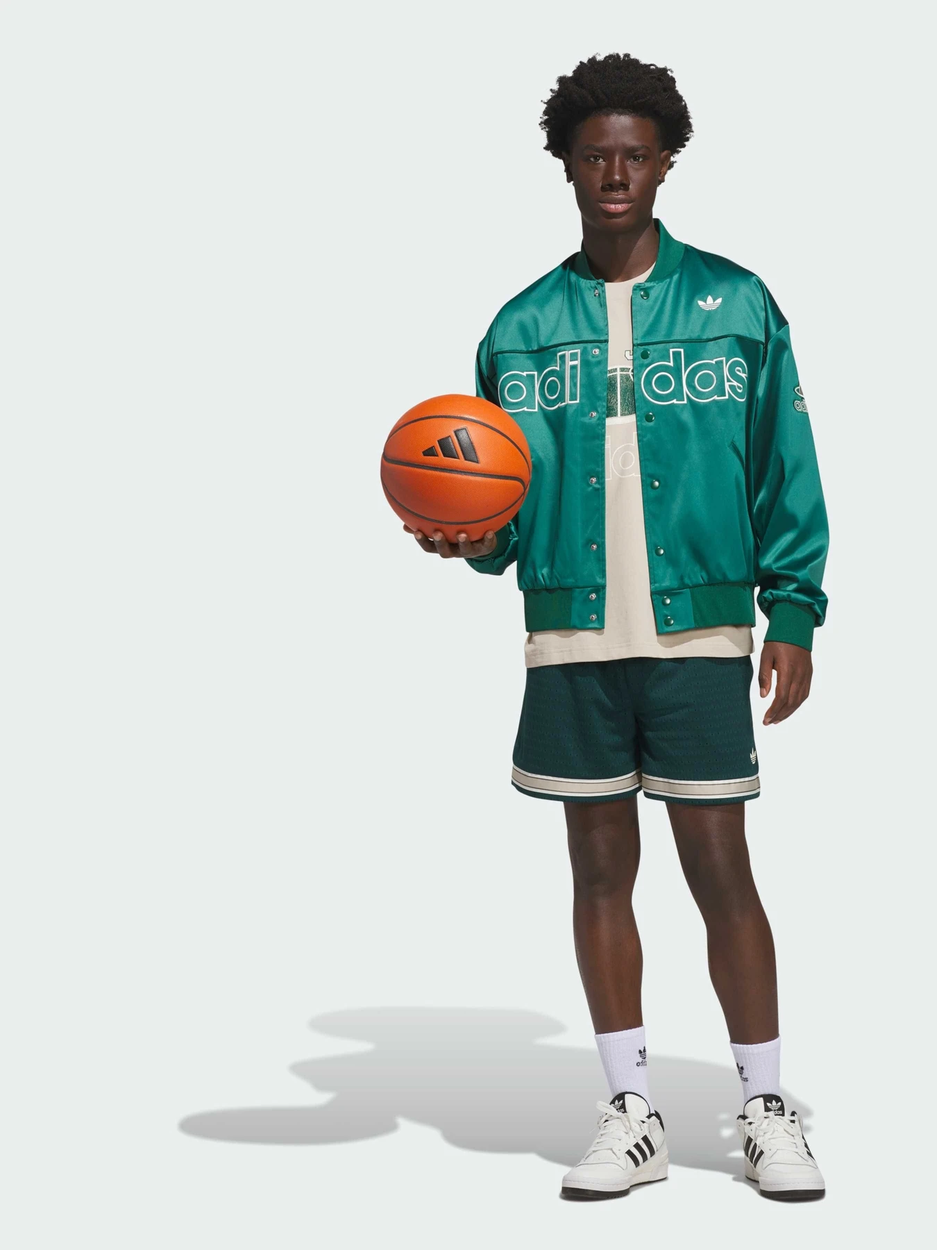 Куртки та дублянки Adidas модель IA2398 Куртки та дублянки Adidas модель IA2398 Фото